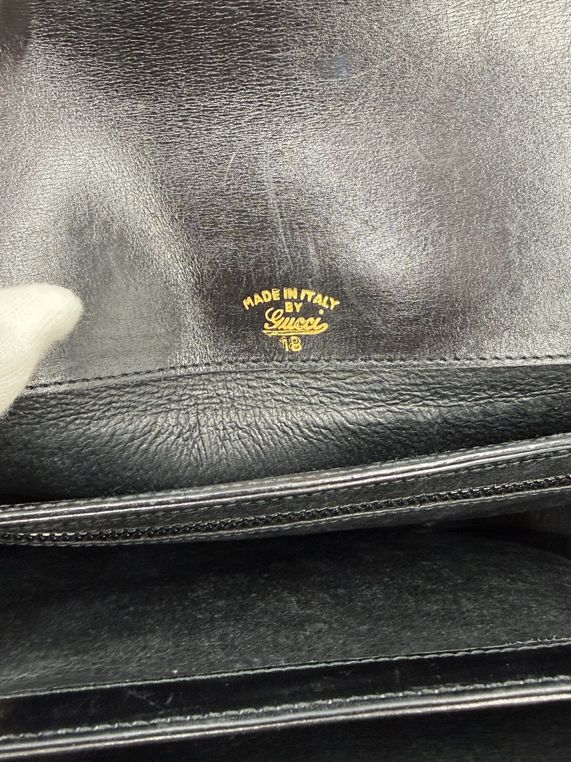 Gucci-Borsa-a-Tracolla-Vintage-in-Pelle-Liscia-Nera-69515605082436 - Pally Vintage Closet