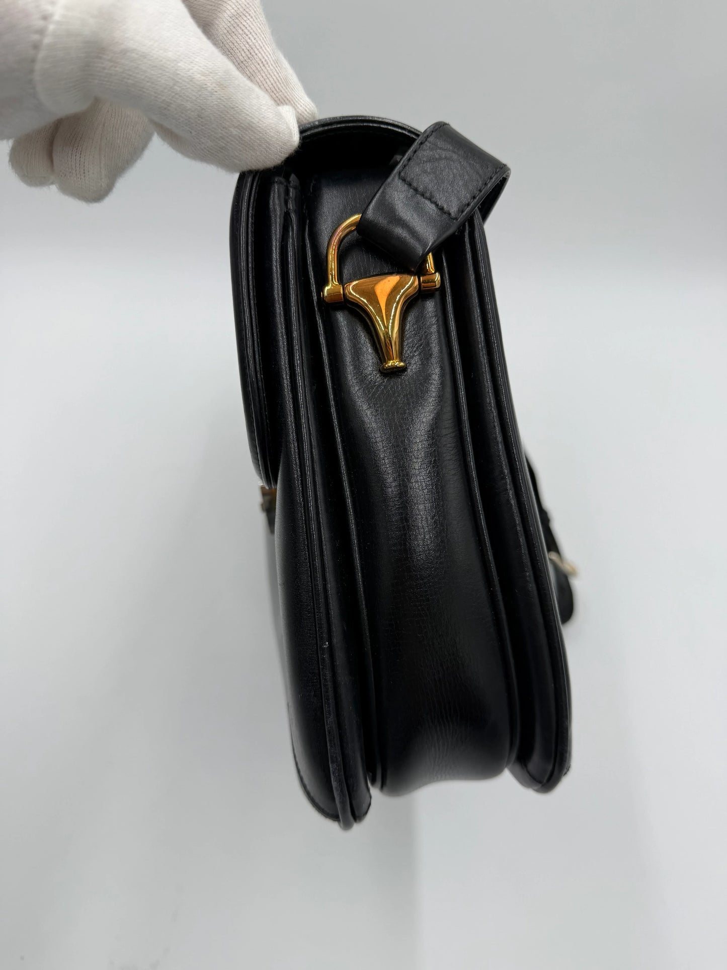 Gucci-Borsa-a-Tracolla-Vintage-in-Pelle-Liscia-Nera-69515605213508 - Pally Vintage Closet