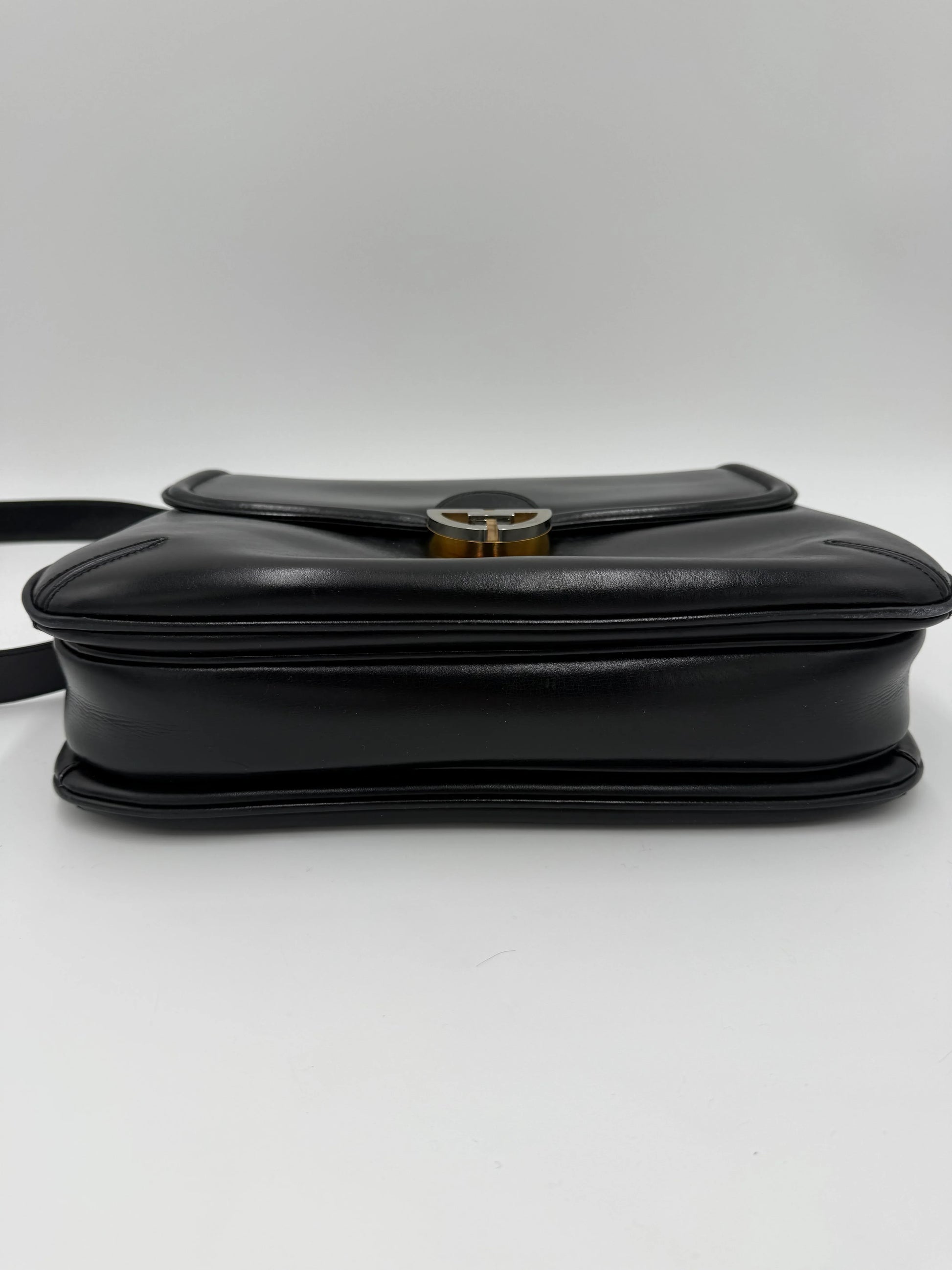 Gucci-Borsa-a-Tracolla-Vintage-in-Pelle-Liscia-Nera-69515605279044 - Pally Vintage Closet