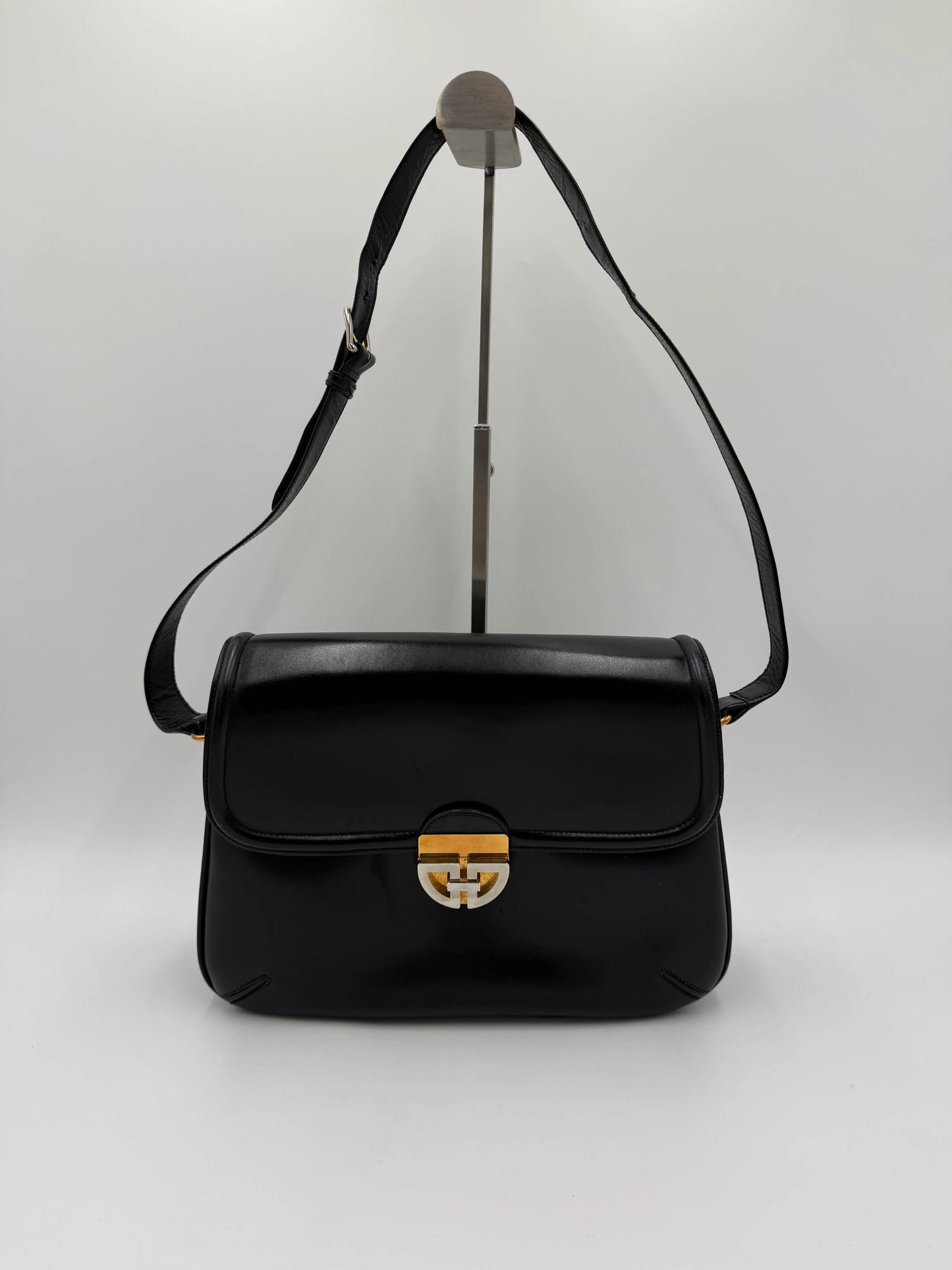 Gucci-Borsa-a-Tracolla-Vintage-in-Pelle-Liscia-Nera-69515605410116 - Pally Vintage Closet