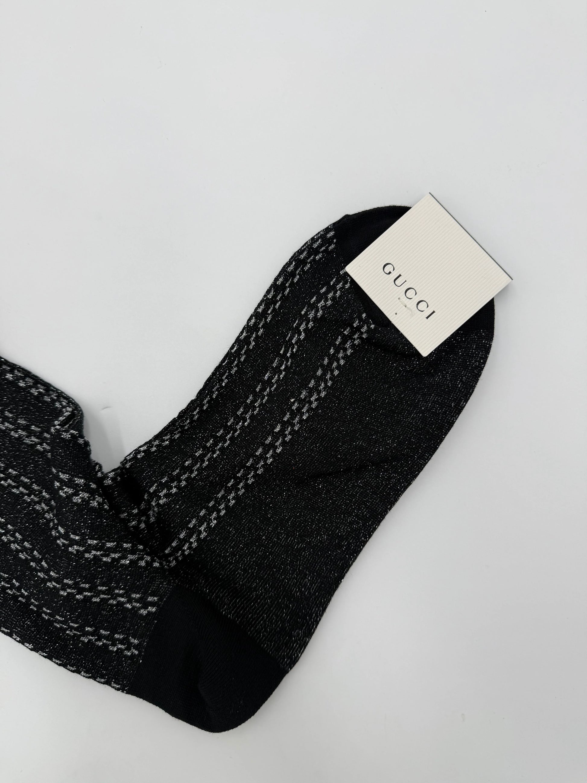 Gucci-Calze-Lunghe-in-Maglia-Lam-e-Cotone-GG-Nero-e-Argento-70031220080964 - Pally Vintage Closet