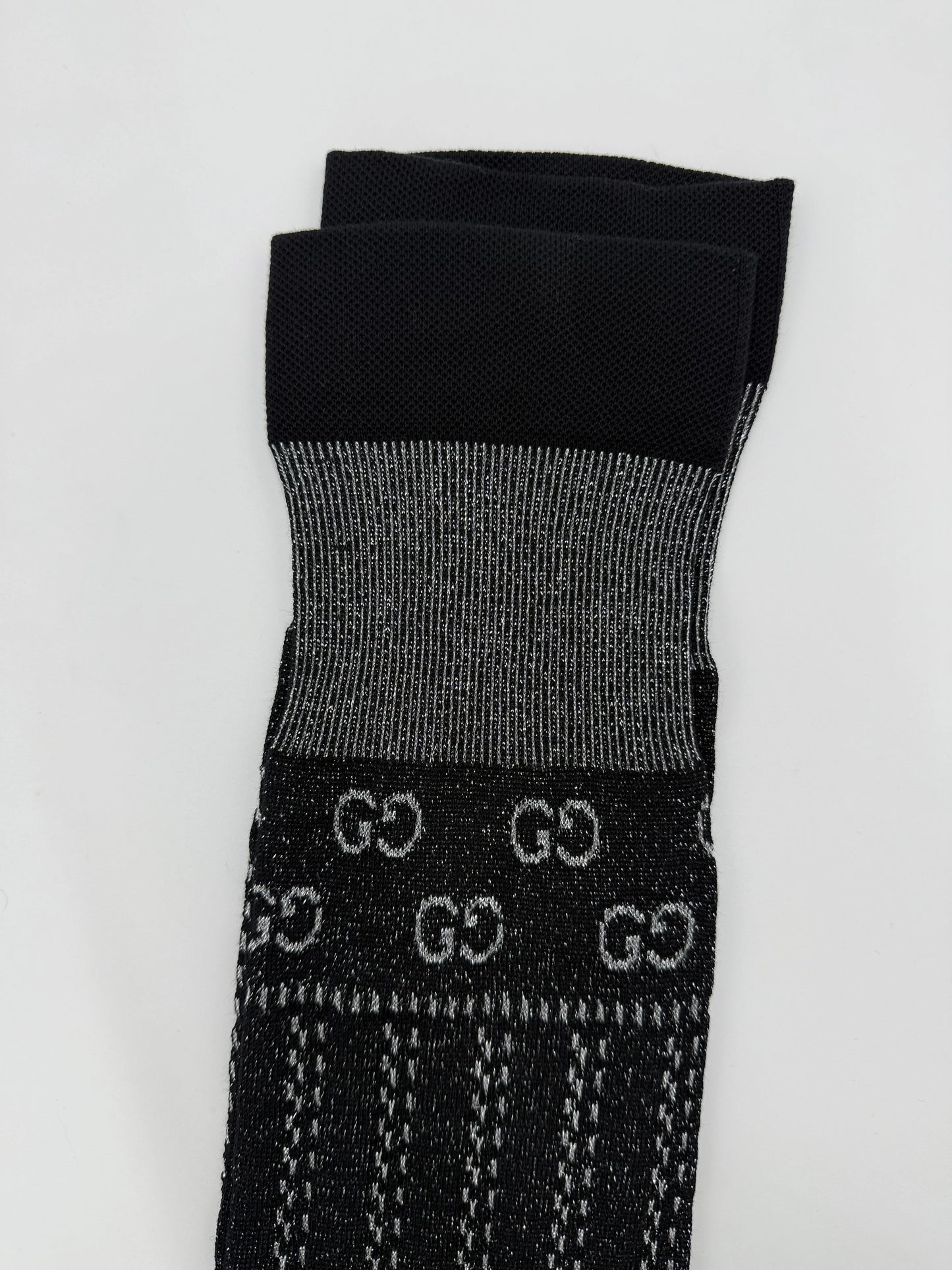 Gucci-Calze-Lunghe-in-Maglia-Lam-e-Cotone-GG-Nero-e-Argento-70031220146500 - Pally Vintage Closet