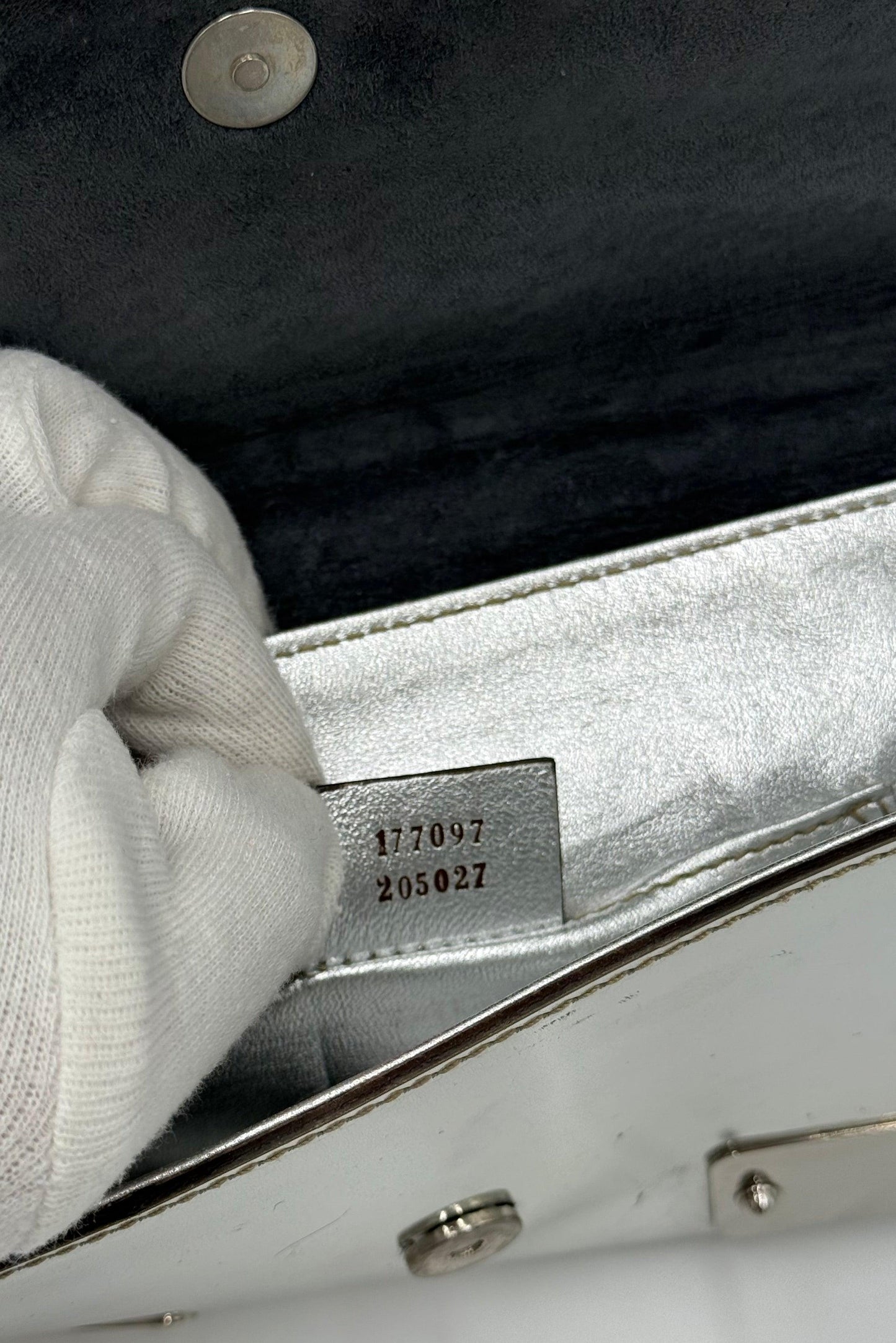 Gucci Clutch Vintage by Frida Giannini in Pelle Metallizzata e Plexiglass Argento - Pally Vintage Closet