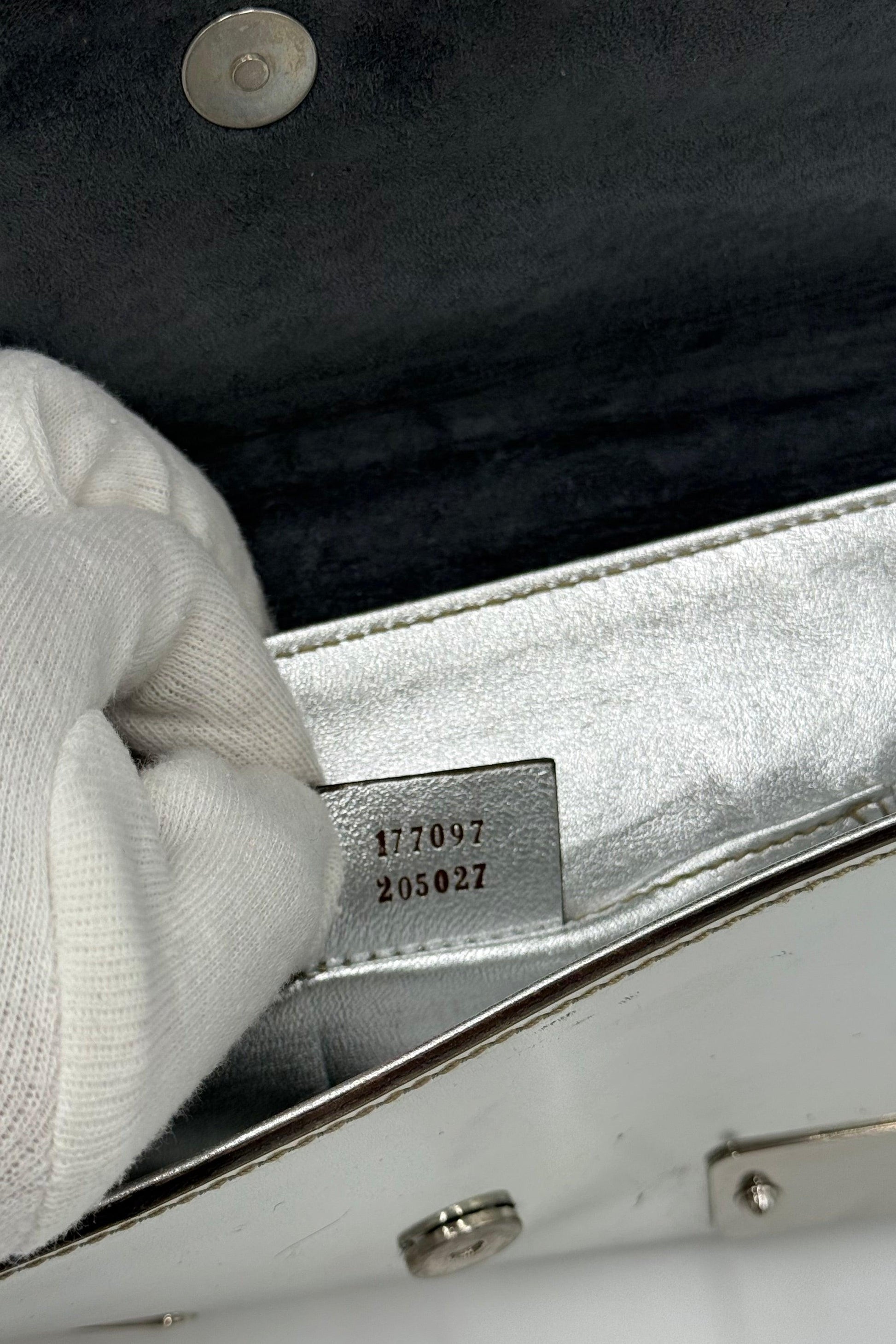 Gucci Clutch Vintage by Frida Giannini in Pelle Metallizzata e Plexiglass Argento - Pally Vintage Closet