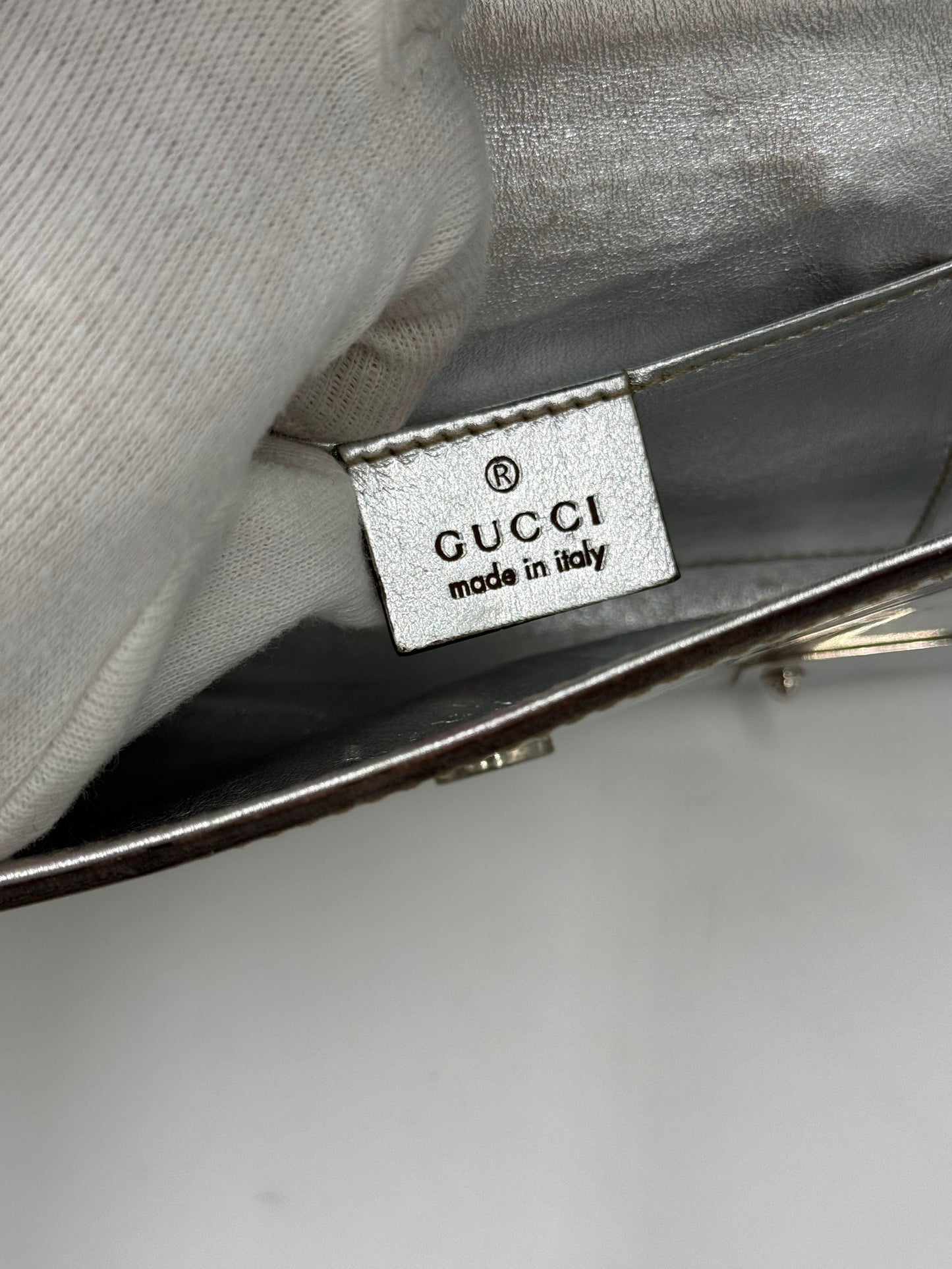 Gucci Clutch Vintage by Frida Giannini in Pelle Metallizzata e Plexiglass Argento - Pally Vintage Closet