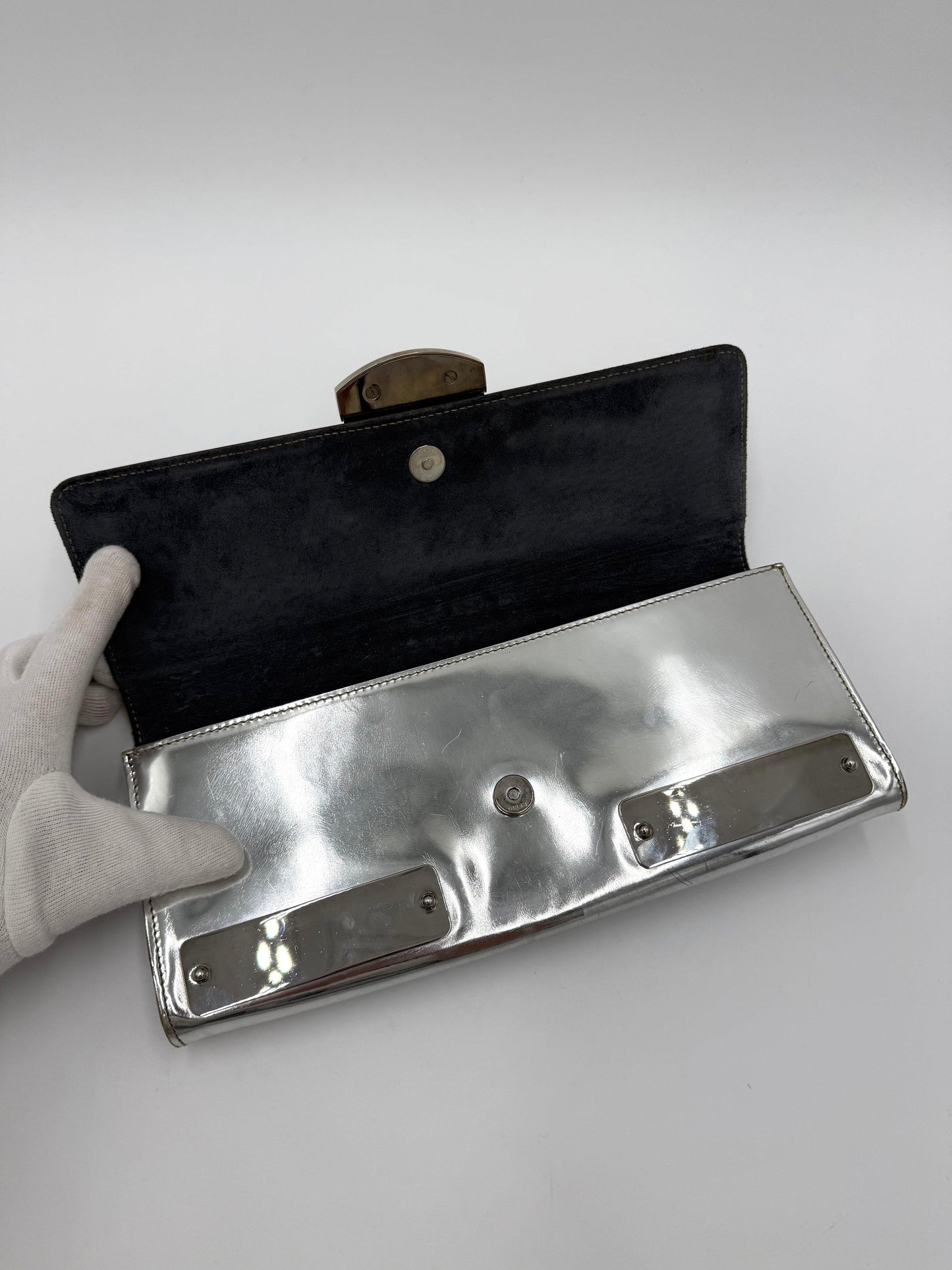 Gucci Clutch Vintage by Frida Giannini in Pelle Metallizzata e Plexiglass Argento - Pally Vintage Closet