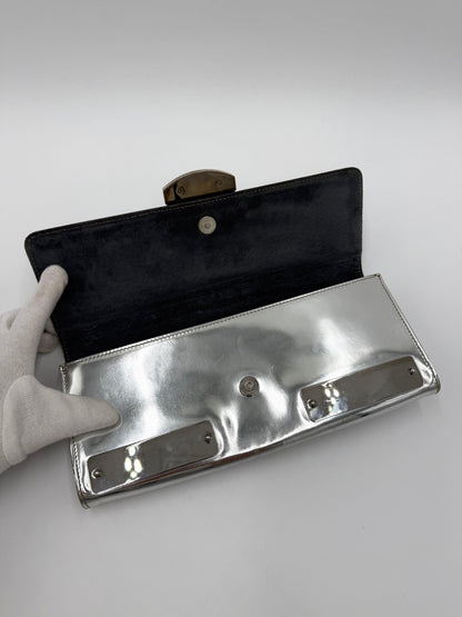 Gucci Clutch Vintage by Frida Giannini in Pelle Metallizzata e Plexiglass Argento - Pally Vintage Closet