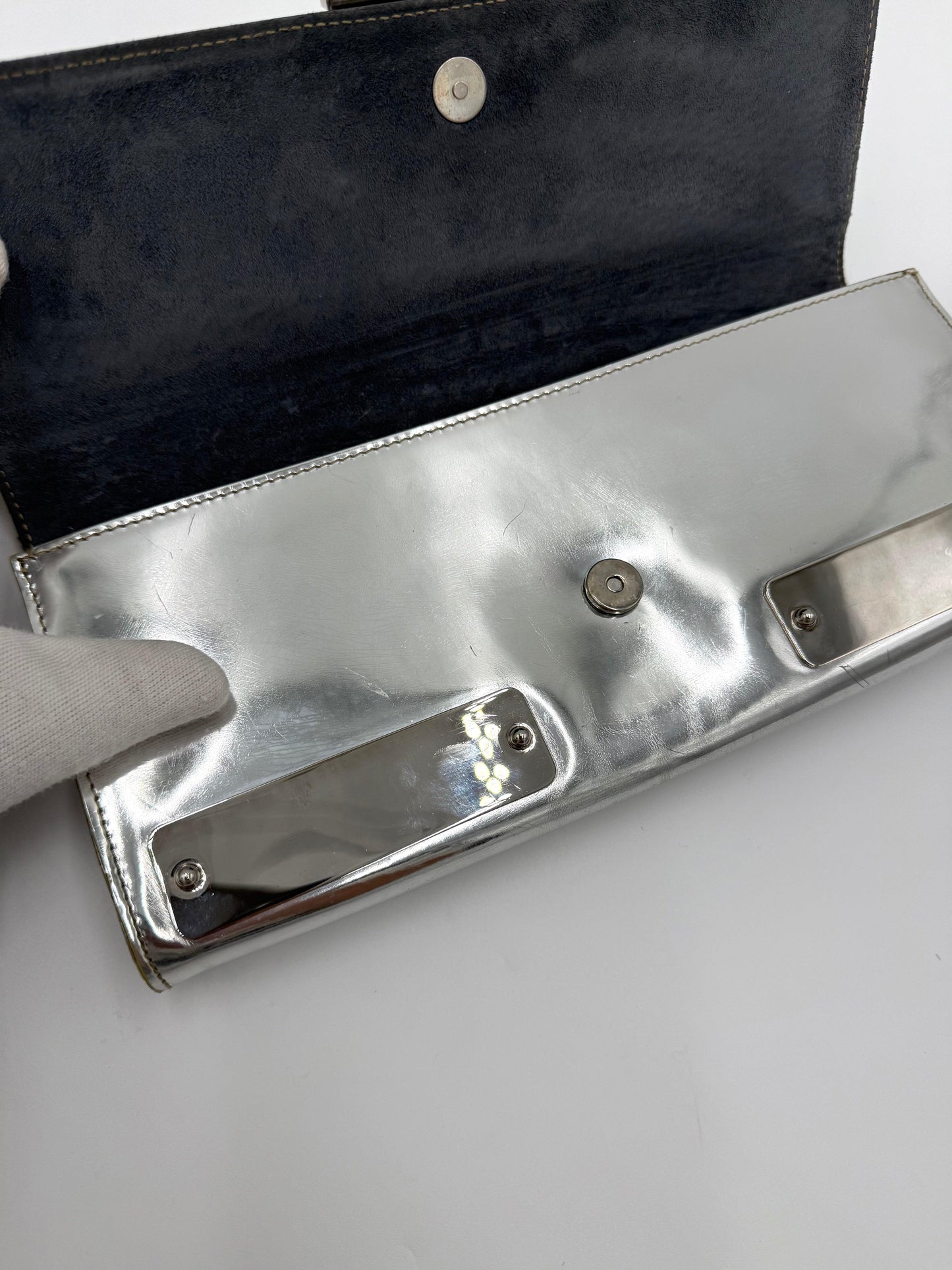 Gucci Clutch Vintage by Frida Giannini in Pelle Metallizzata e Plexiglass Argento - Pally Vintage Closet