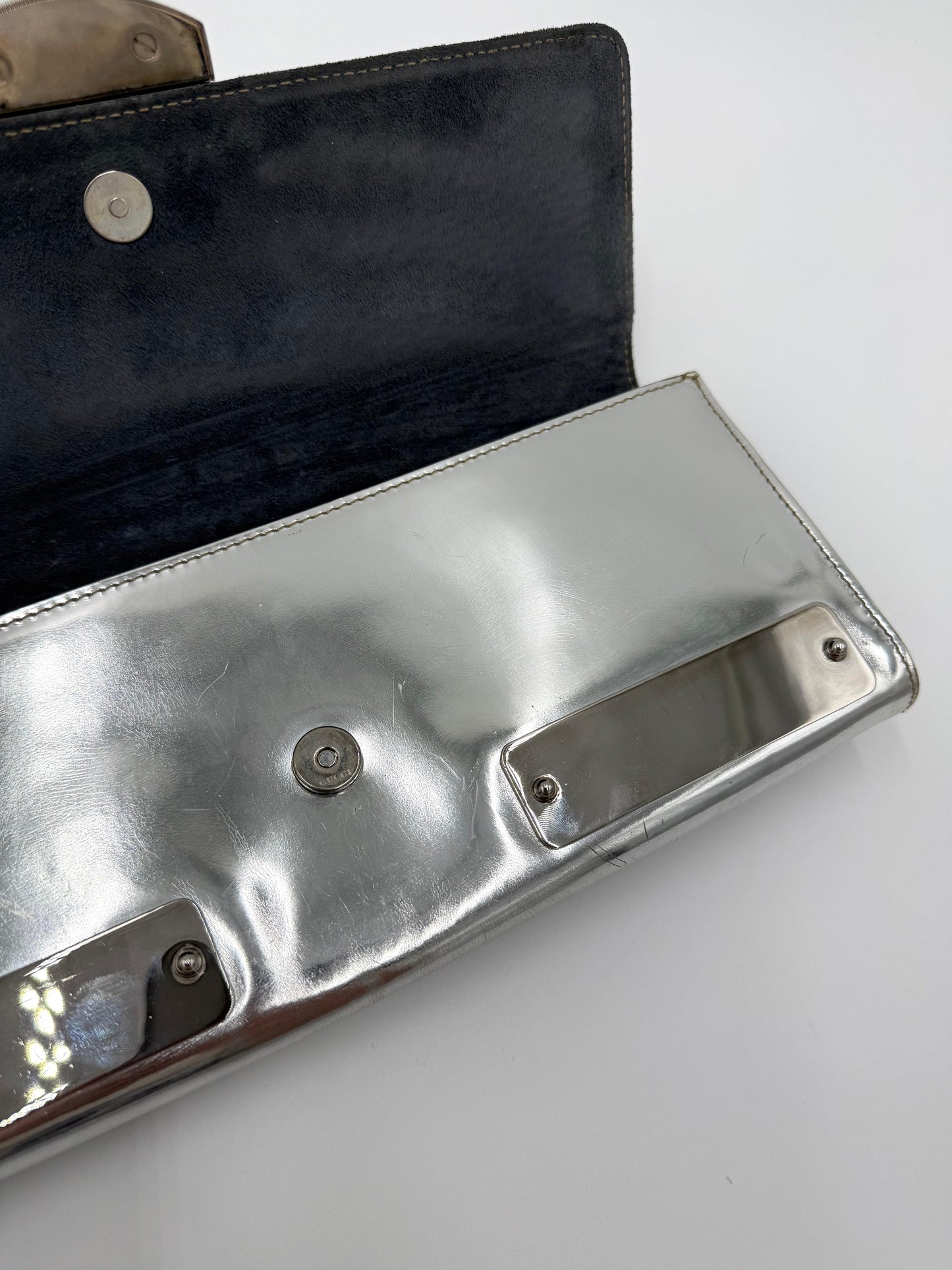 Gucci Clutch Vintage by Frida Giannini in Pelle Metallizzata e Plexiglass Argento - Pally Vintage Closet