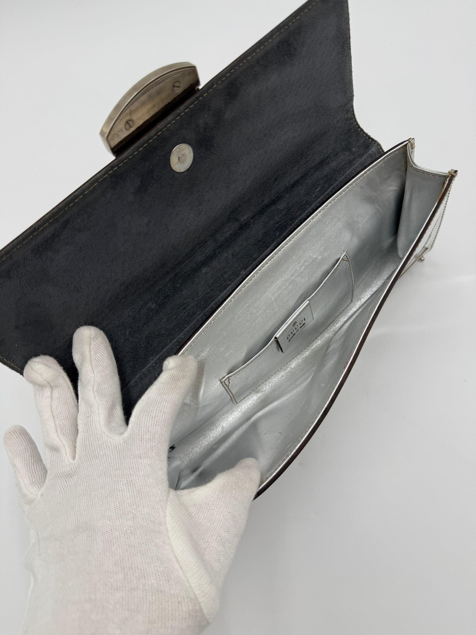Gucci Clutch Vintage by Frida Giannini in Pelle Metallizzata e Plexiglass Argento - Pally Vintage Closet