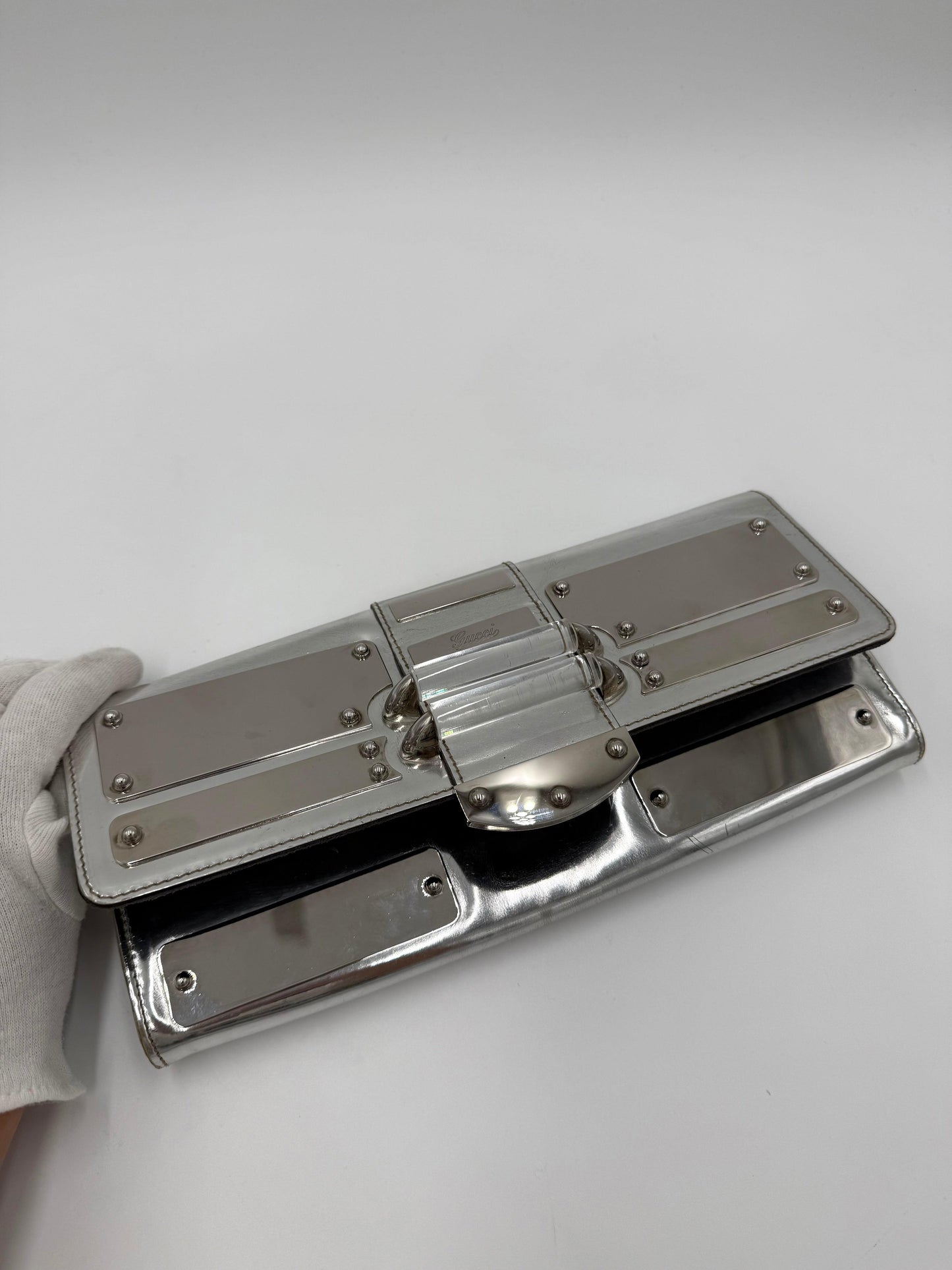 Gucci Clutch Vintage by Frida Giannini in Pelle Metallizzata e Plexiglass Argento - Pally Vintage Closet
