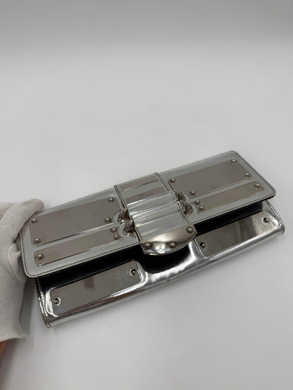 Gucci Clutch Vintage by Frida Giannini in Pelle Metallizzata e Plexiglass Argento - Pally Vintage Closet