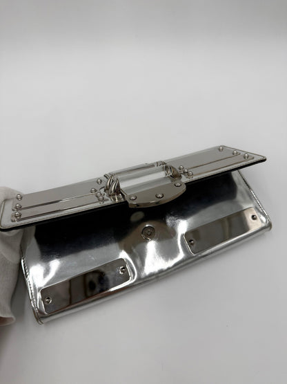 Gucci Clutch Vintage by Frida Giannini in Pelle Metallizzata e Plexiglass Argento - Pally Vintage Closet