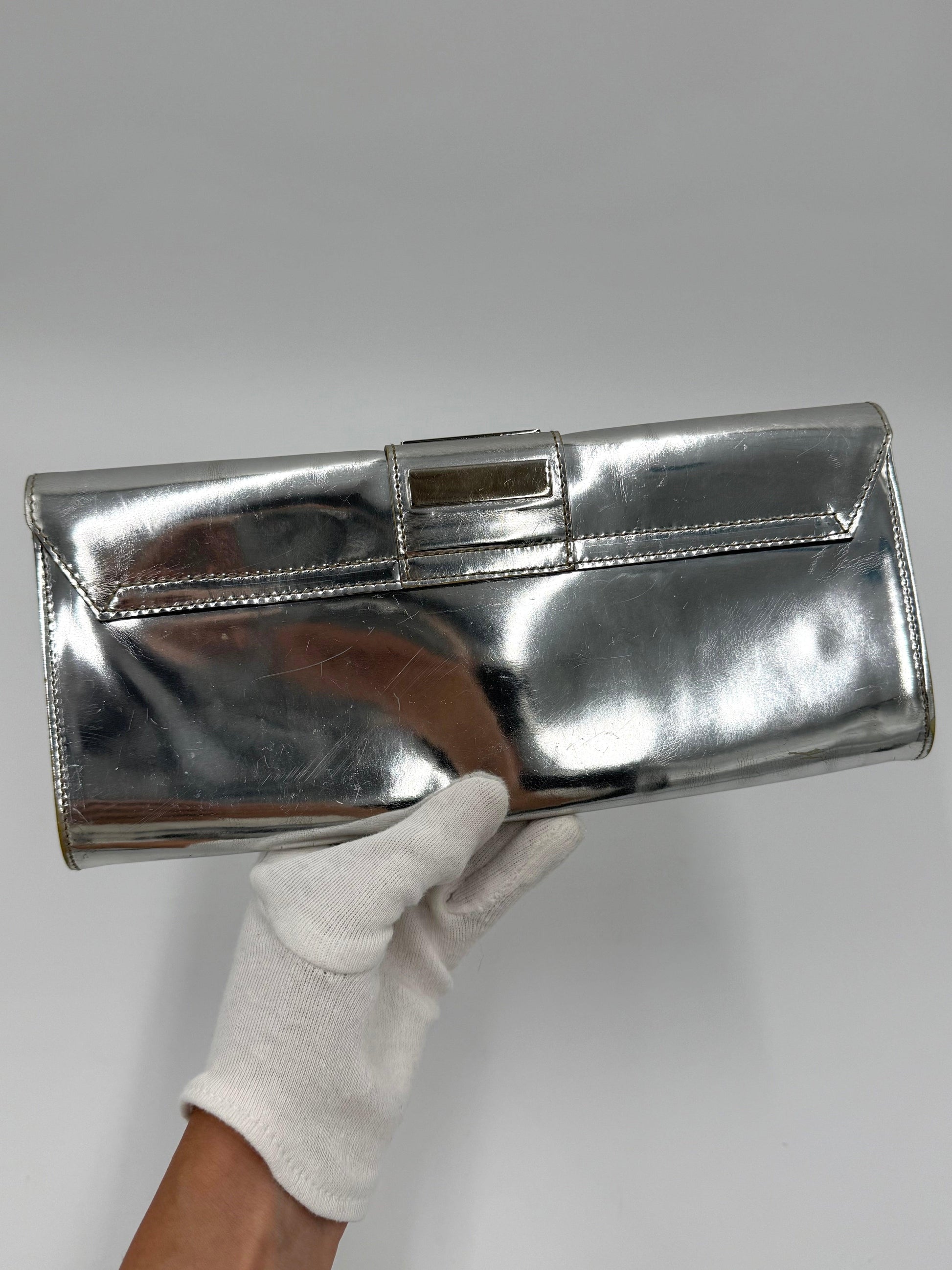 Gucci Clutch Vintage by Frida Giannini in Pelle Metallizzata e Plexiglass Argento - Pally Vintage Closet