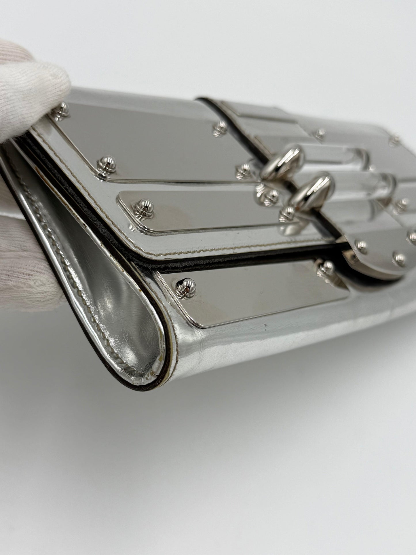 Gucci Clutch Vintage by Frida Giannini in Pelle Metallizzata e Plexiglass Argento - Pally Vintage Closet