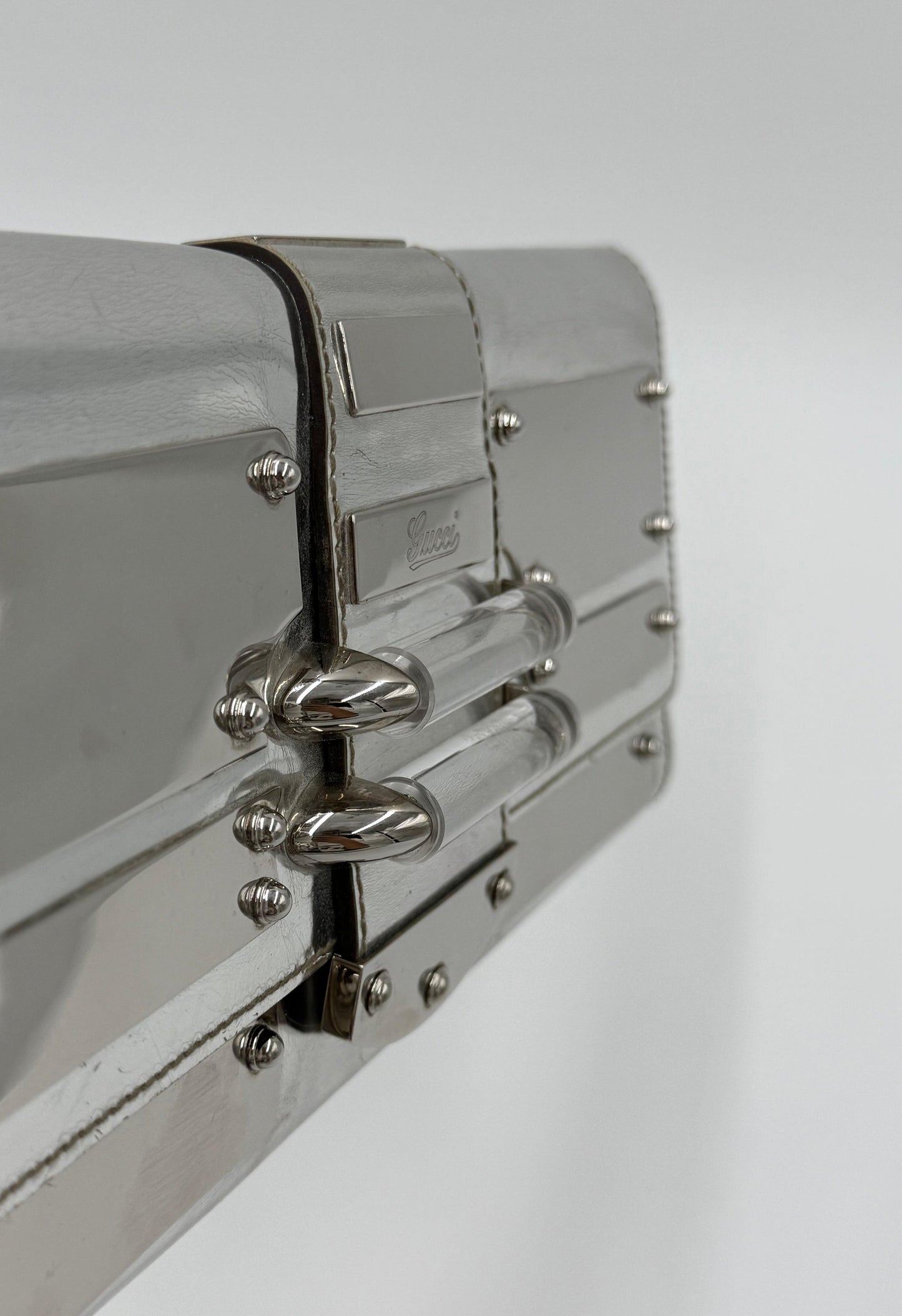 Gucci Clutch Vintage by Frida Giannini in Pelle Metallizzata e Plexiglass Argento - Pally Vintage Closet