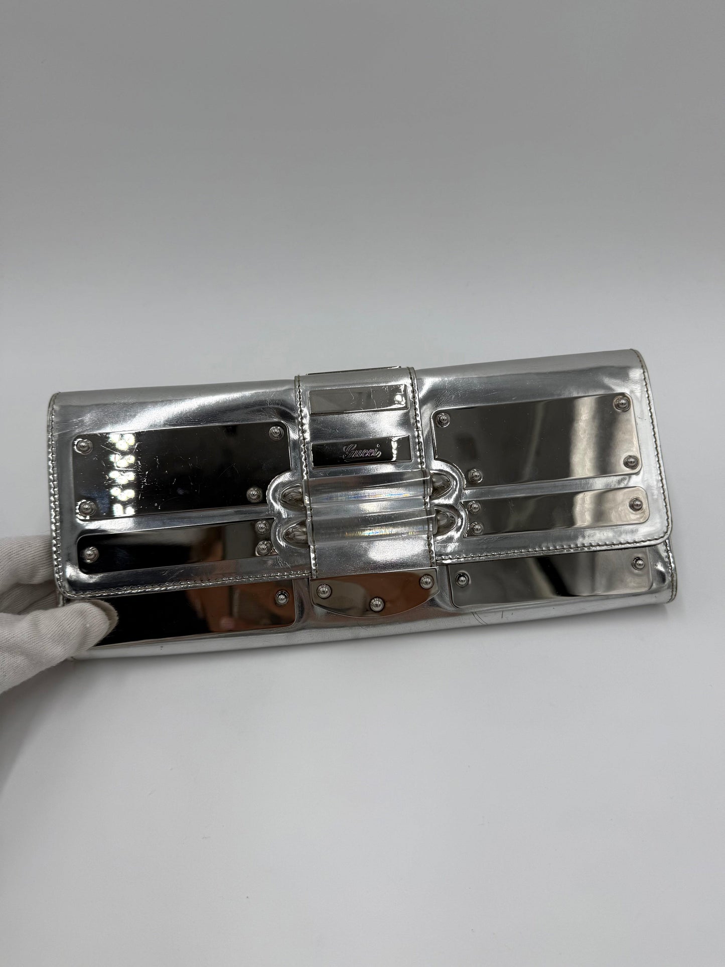 Gucci Clutch Vintage by Frida Giannini in Pelle Metallizzata e Plexiglass Argento - Pally Vintage Closet