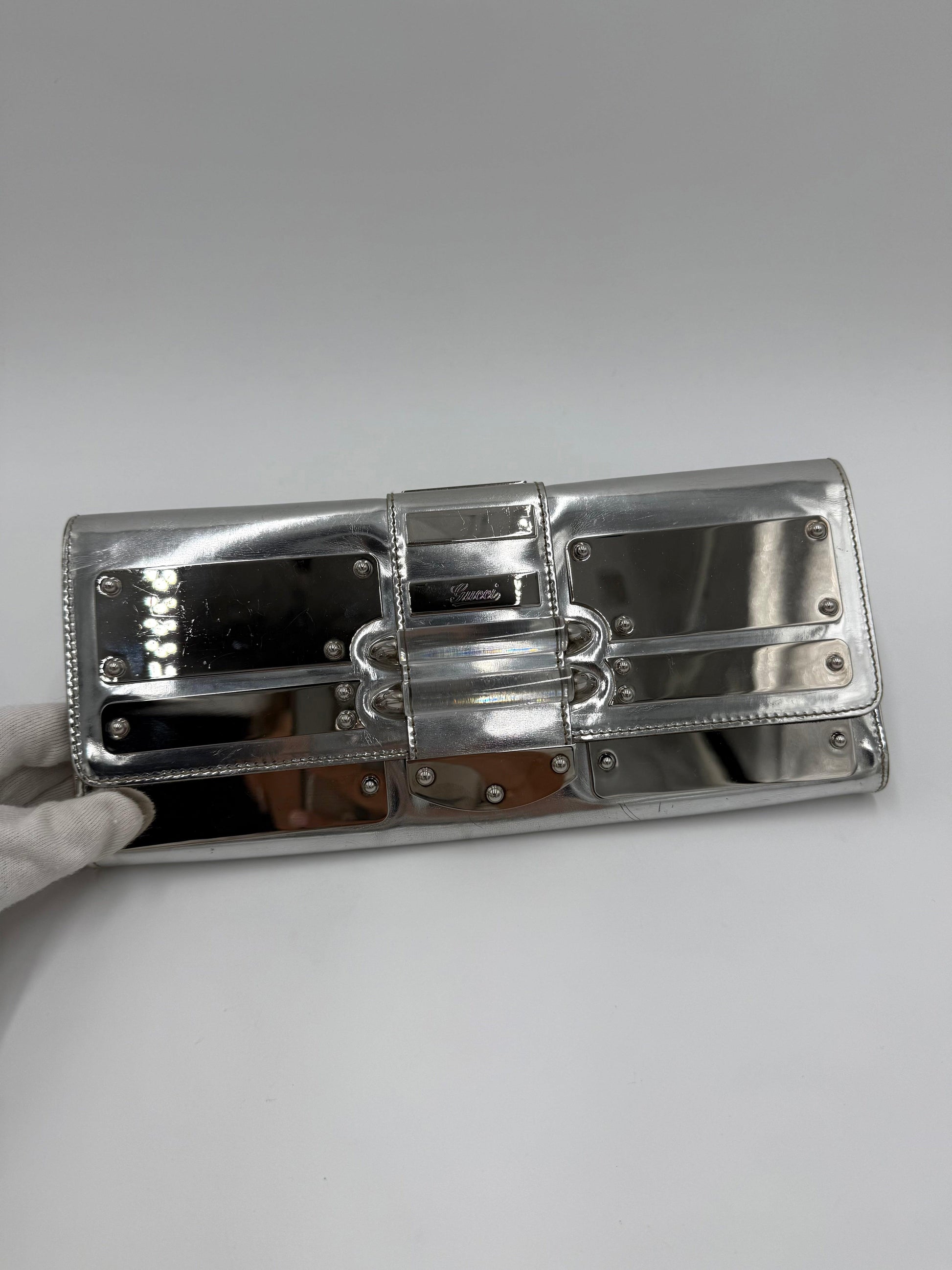 Gucci Clutch Vintage by Frida Giannini in Pelle Metallizzata e Plexiglass Argento - Pally Vintage Closet