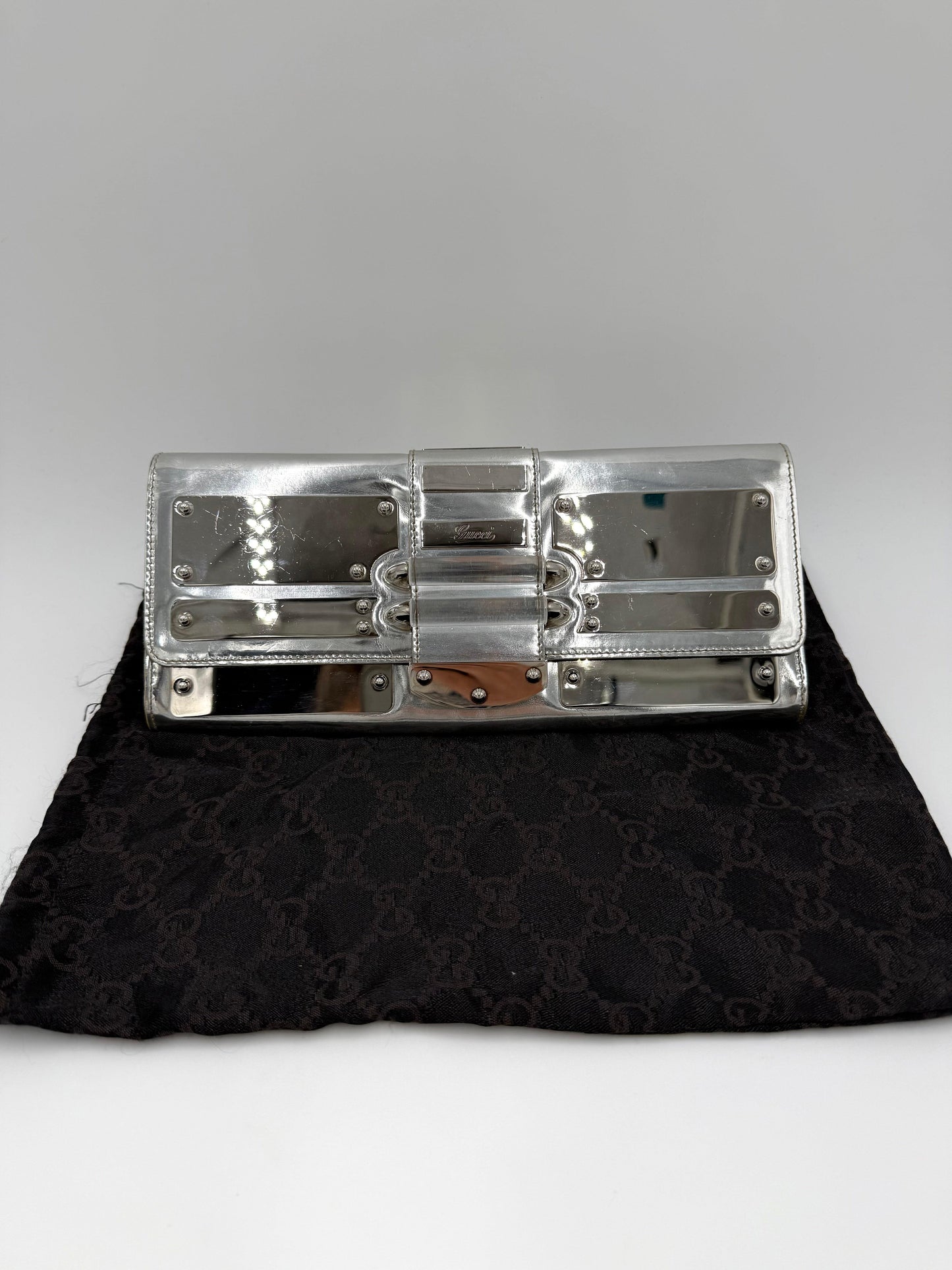 Gucci Clutch Vintage by Frida Giannini in Pelle Metallizzata e Plexiglass Argento - Pally Vintage Closet