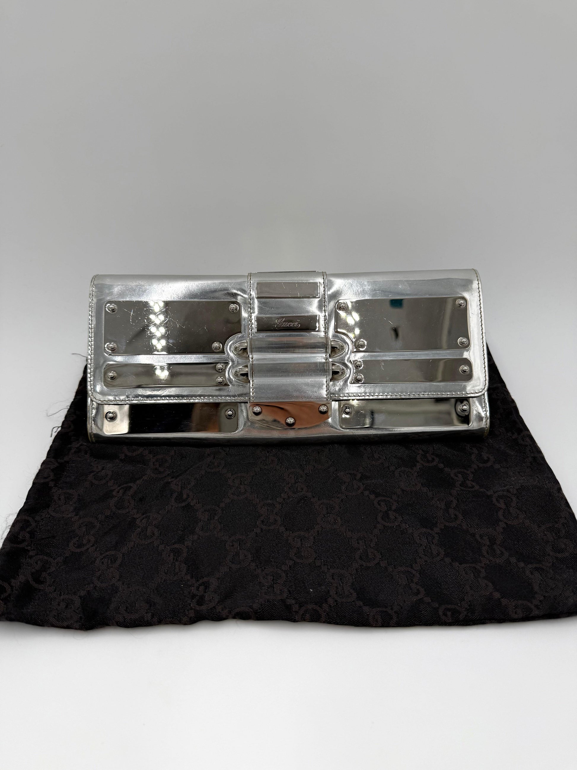 Gucci Clutch Vintage by Frida Giannini in Pelle Metallizzata e Plexiglass Argento - Pally Vintage Closet
