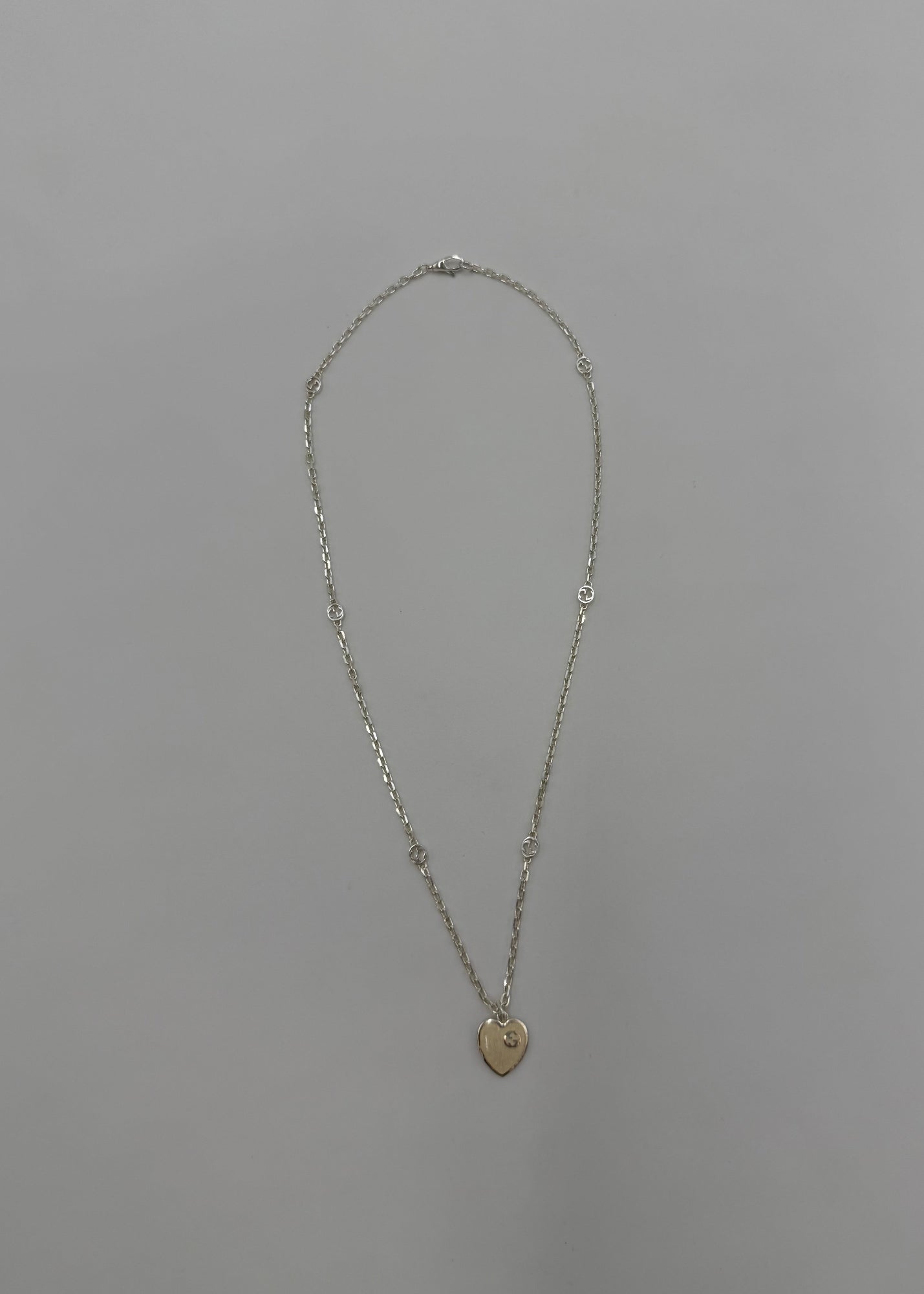 Gucci Collana Heart con Incrocio GG in Argento