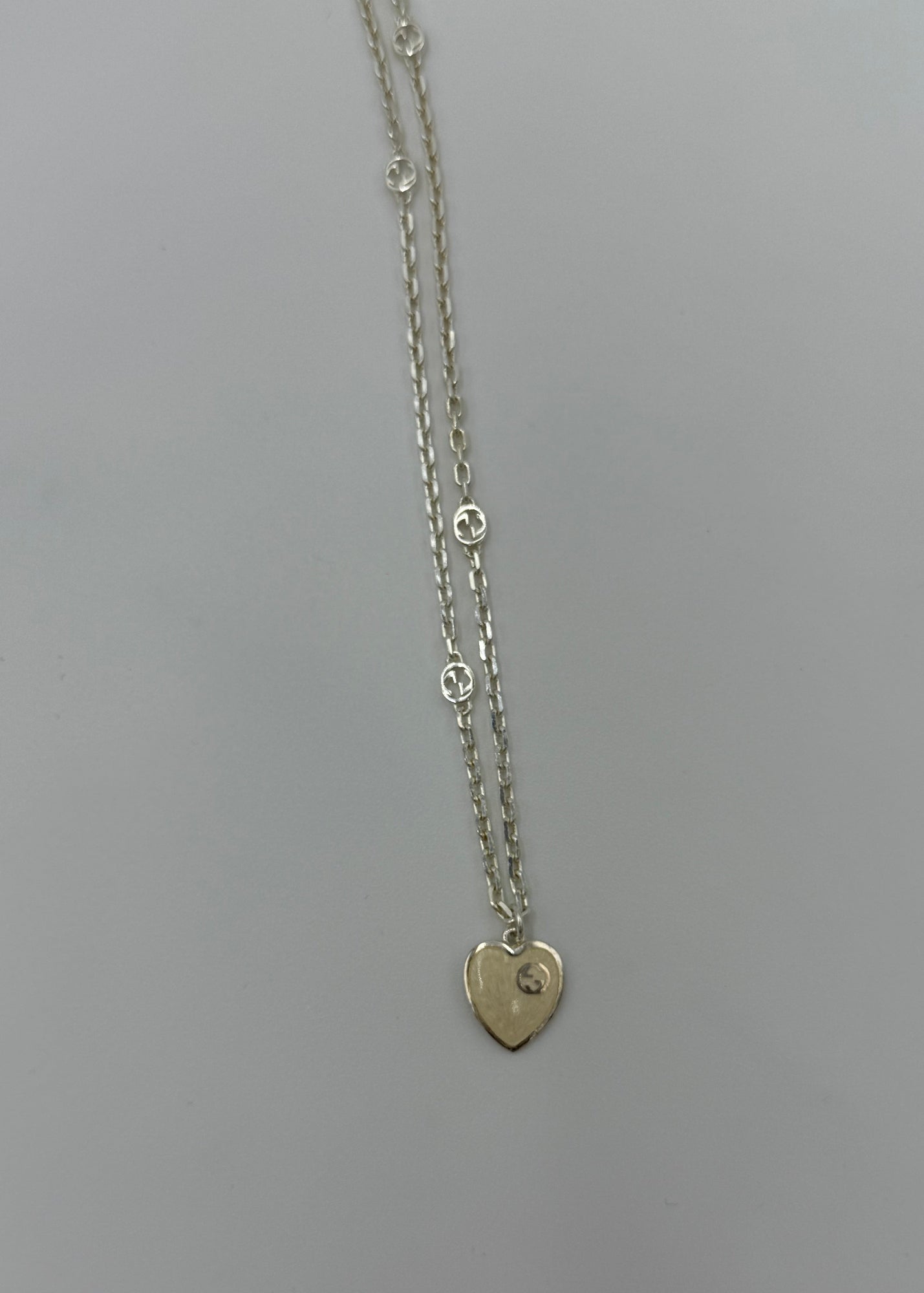 Gucci Collana Heart con Incrocio GG in Argento