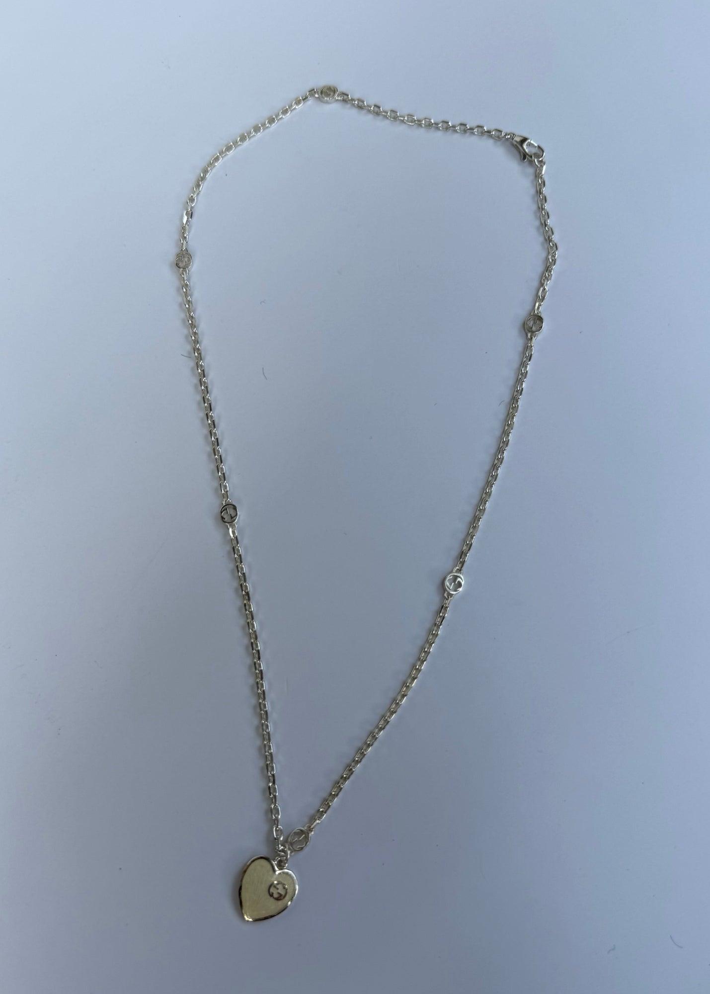 Gucci Collana Heart con Incrocio GG in Argento