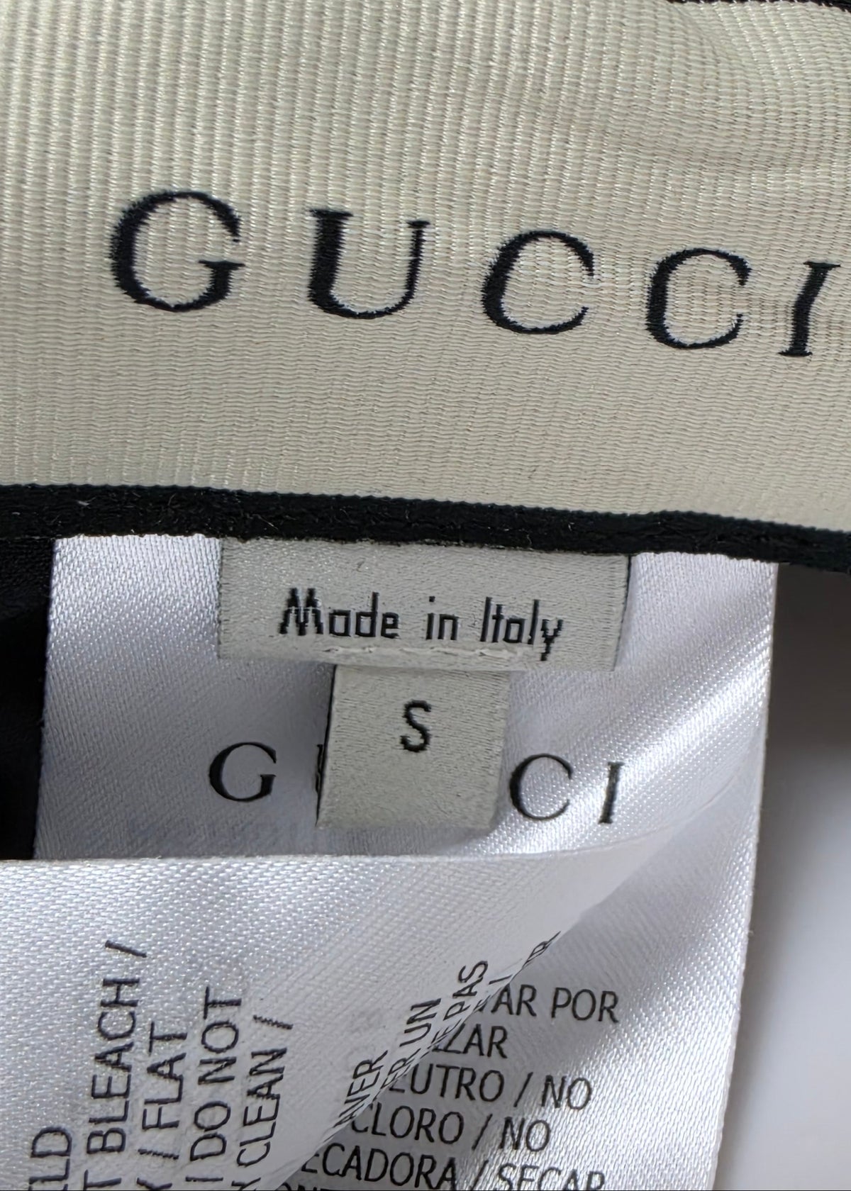 Gucci Costume Intero con Maxi Logo Dorato Nero - Pally Vintage Closet