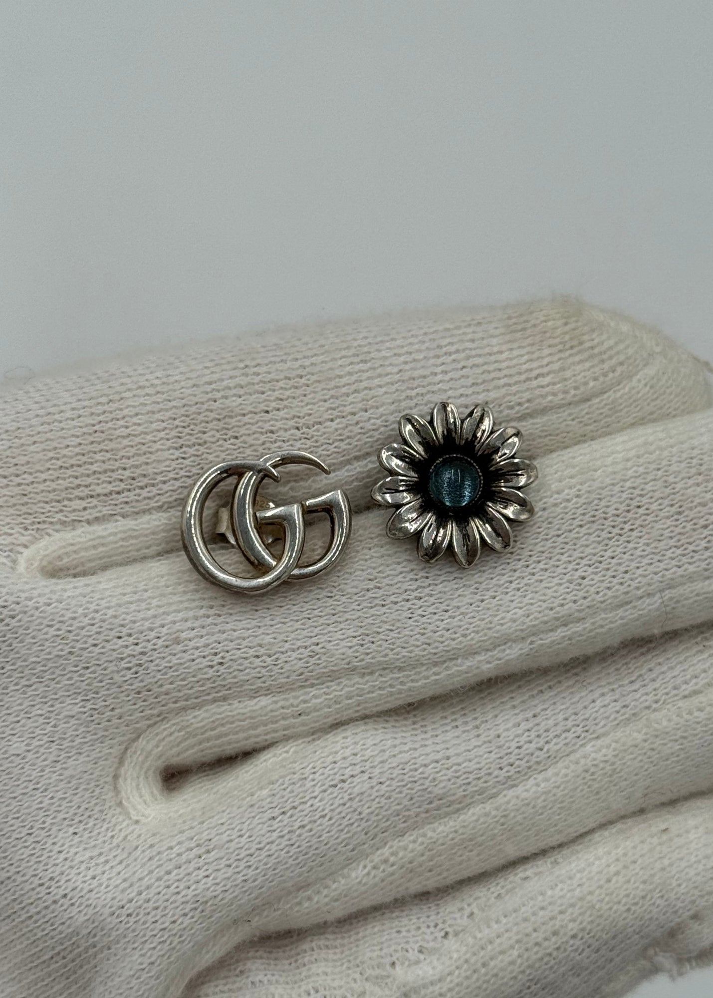 Gucci Orecchini a Bottone GG Marmont Argento