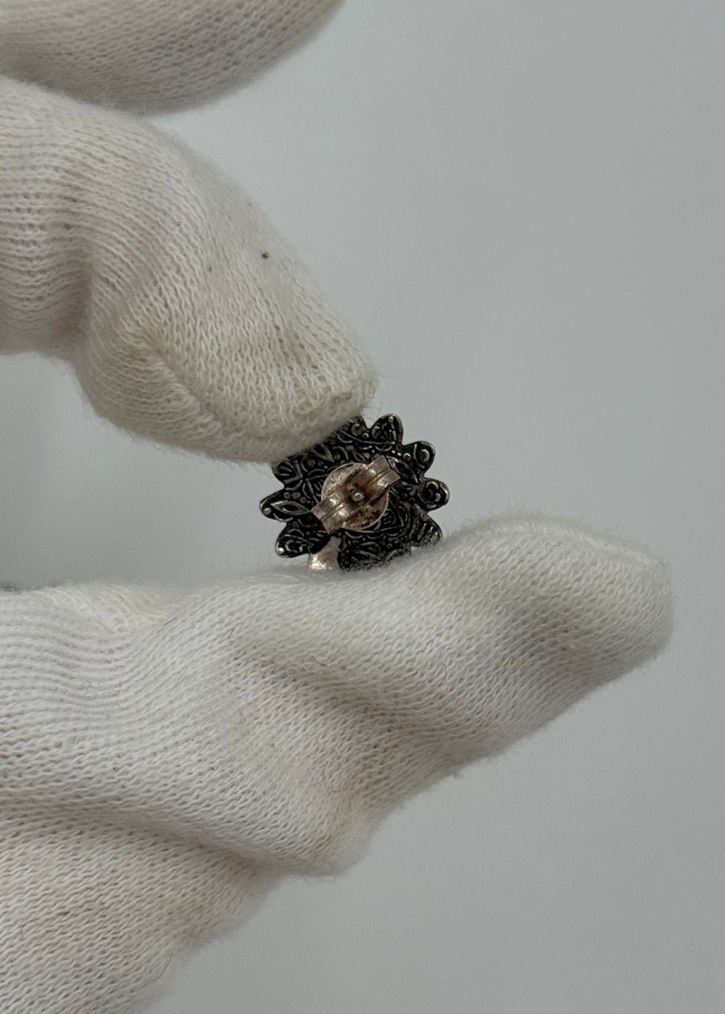 Gucci Orecchini a Bottone GG Marmont Argento