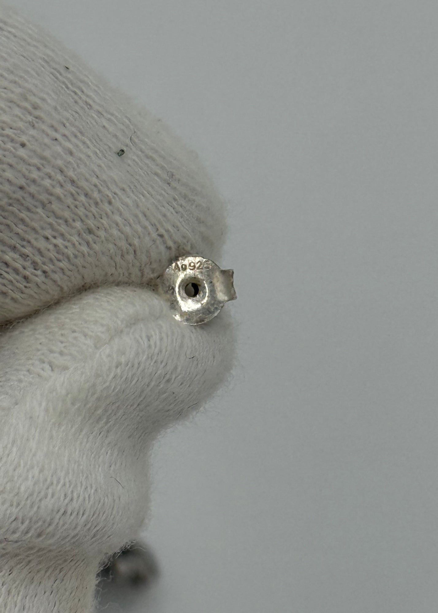 Gucci Orecchini a Bottone GG Marmont Argento