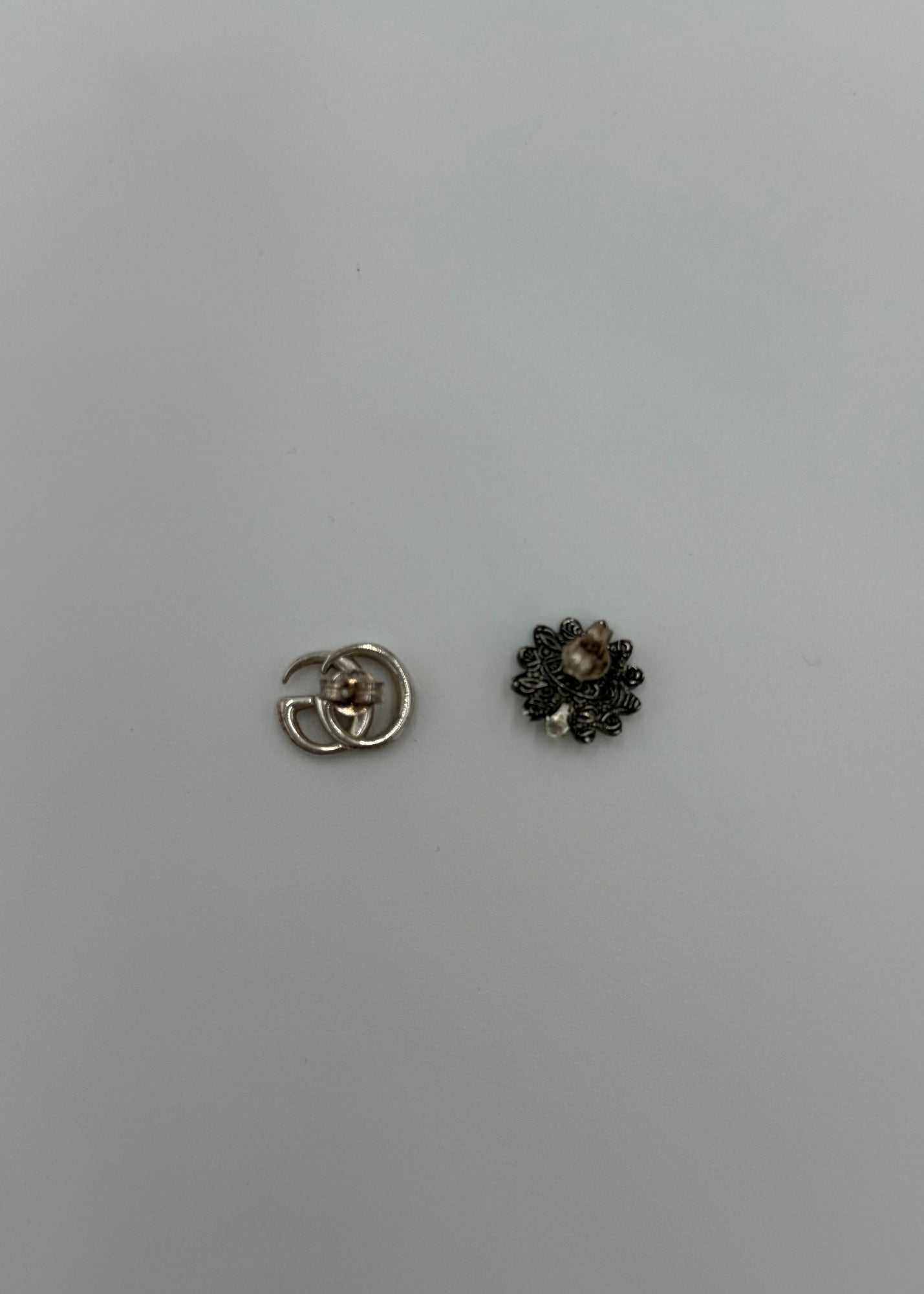 Gucci Orecchini a Bottone GG Marmont Argento