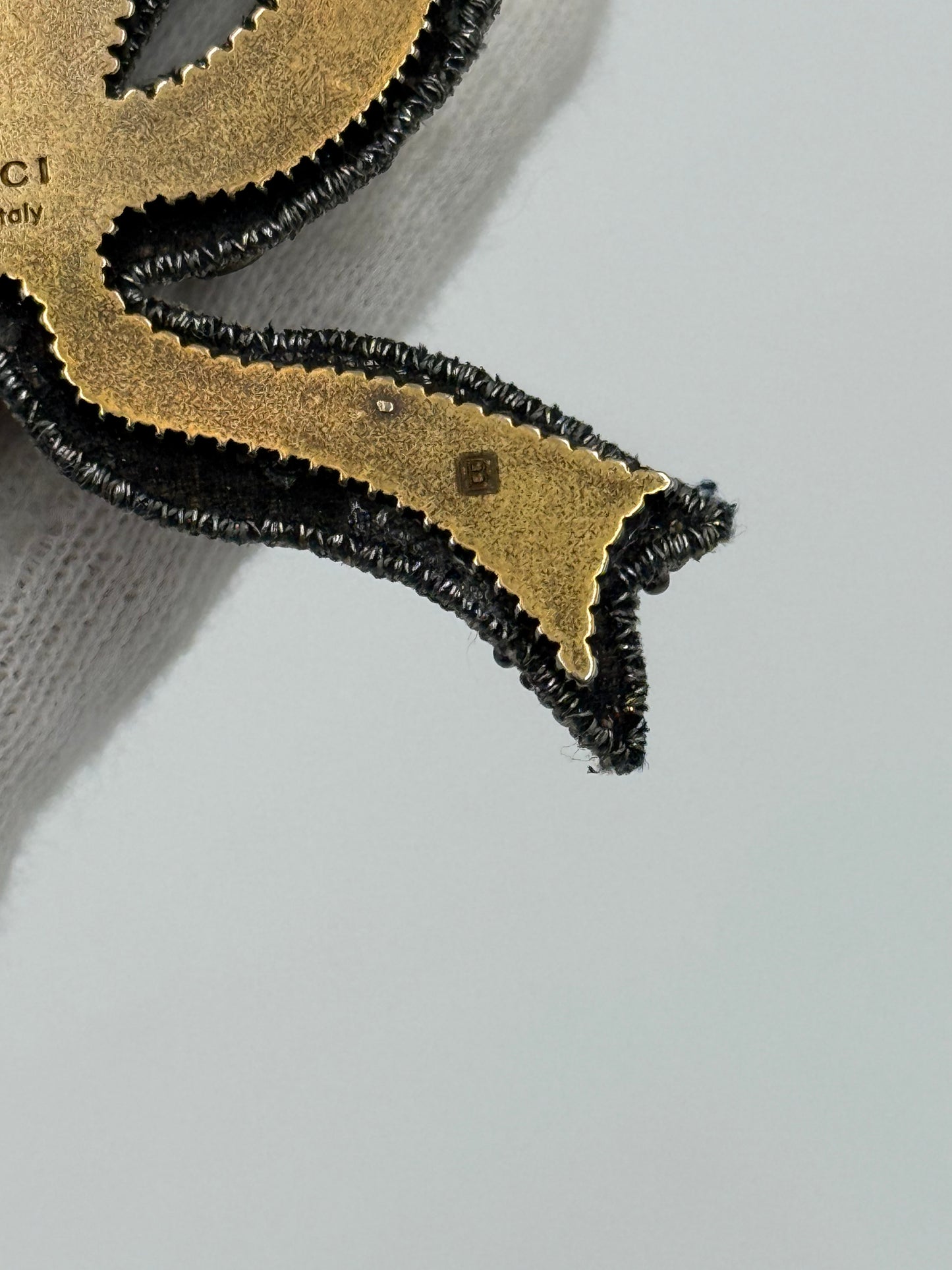 Gucci Spilla a Fiocco con Cristalli Fucsia - Pally Vintage Closet