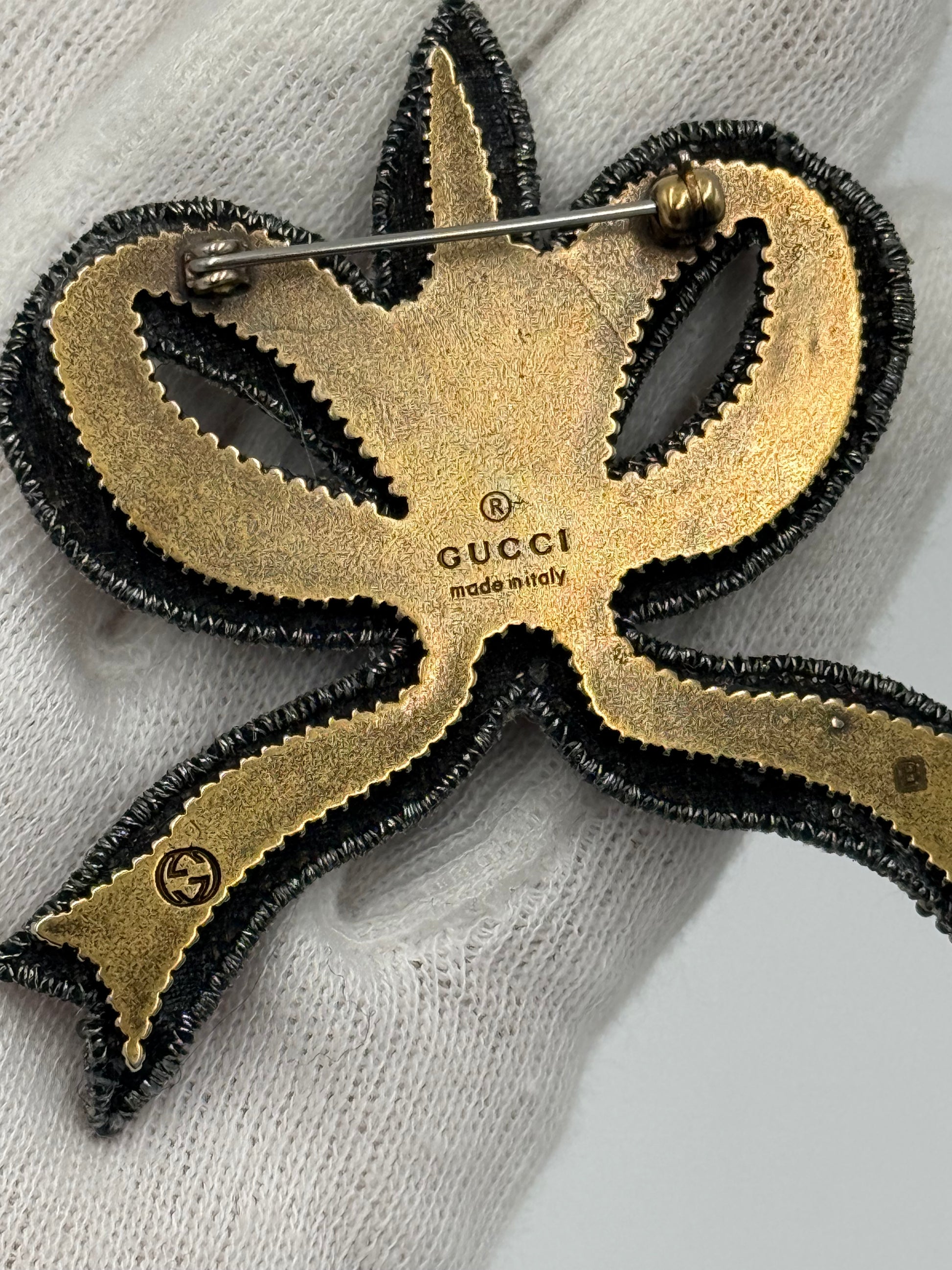 Gucci Spilla a Fiocco con Cristalli Fucsia - Pally Vintage Closet