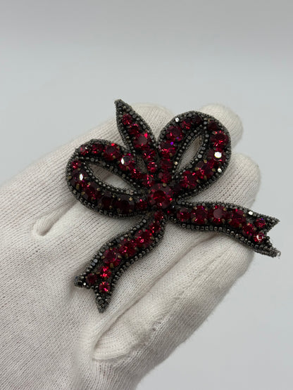 Gucci Spilla a Fiocco con Cristalli Fucsia - Pally Vintage Closet