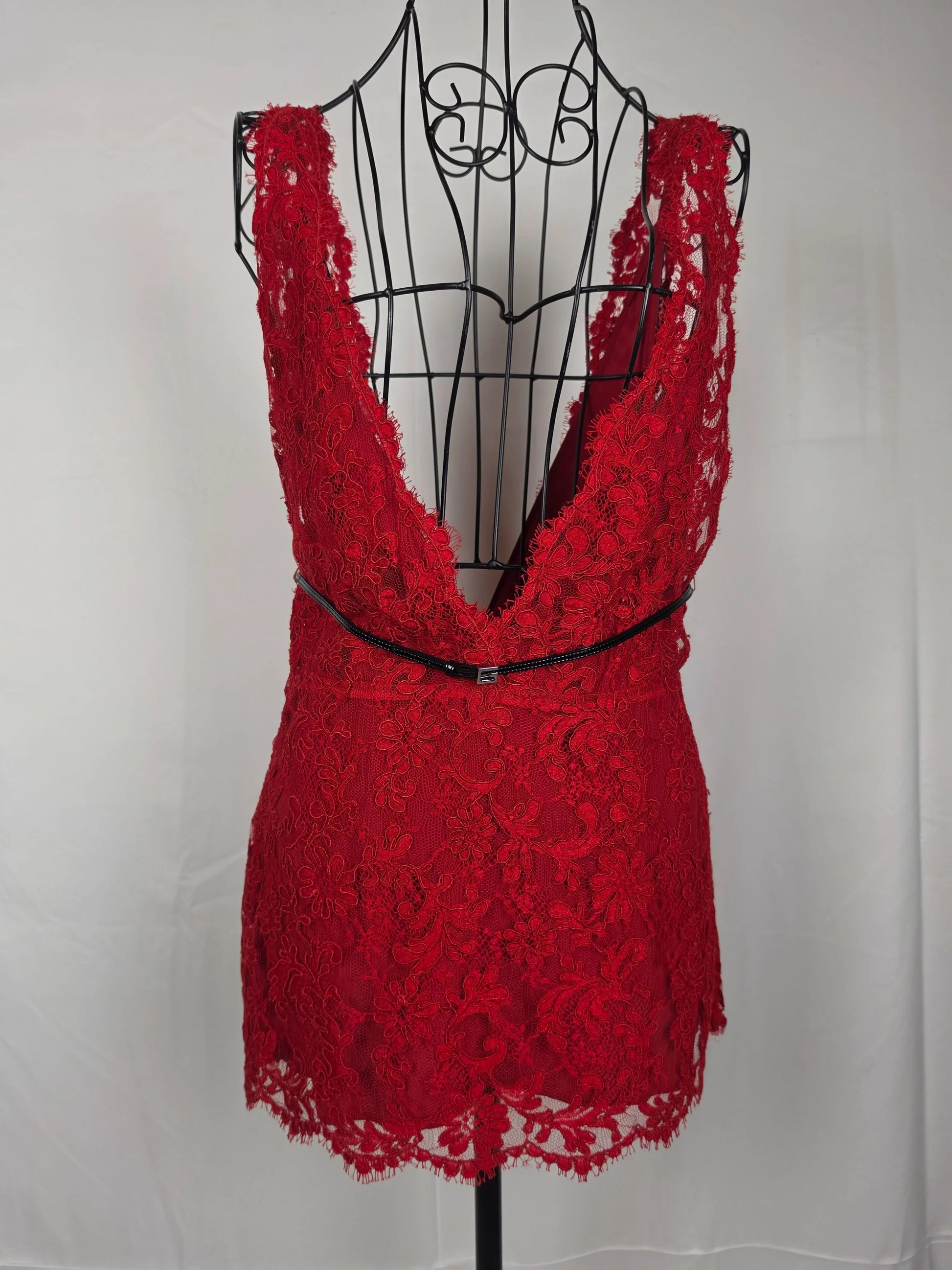 Gucci-Top-in-Pizzo-Floreale-con-Scollo-a-V-e-Cintura-Logo-G-Rosso-70134000058692 - Pally Vintage Closet