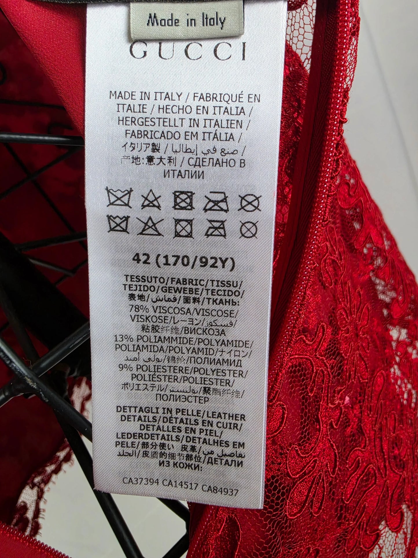 Gucci-Top-in-Pizzo-Floreale-con-Scollo-a-V-e-Cintura-Logo-G-Rosso-70134000091460 - Pally Vintage Closet