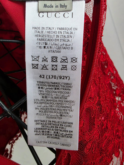 Gucci-Top-in-Pizzo-Floreale-con-Scollo-a-V-e-Cintura-Logo-G-Rosso-70134000091460 - Pally Vintage Closet