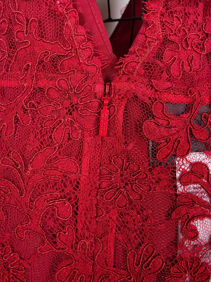 Gucci-Top-in-Pizzo-Floreale-con-Scollo-a-V-e-Cintura-Logo-G-Rosso-70134000222532 - Pally Vintage Closet