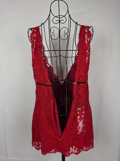 Gucci-Top-in-Pizzo-Floreale-con-Scollo-a-V-e-Cintura-Logo-G-Rosso-70134000255300 - Pally Vintage Closet