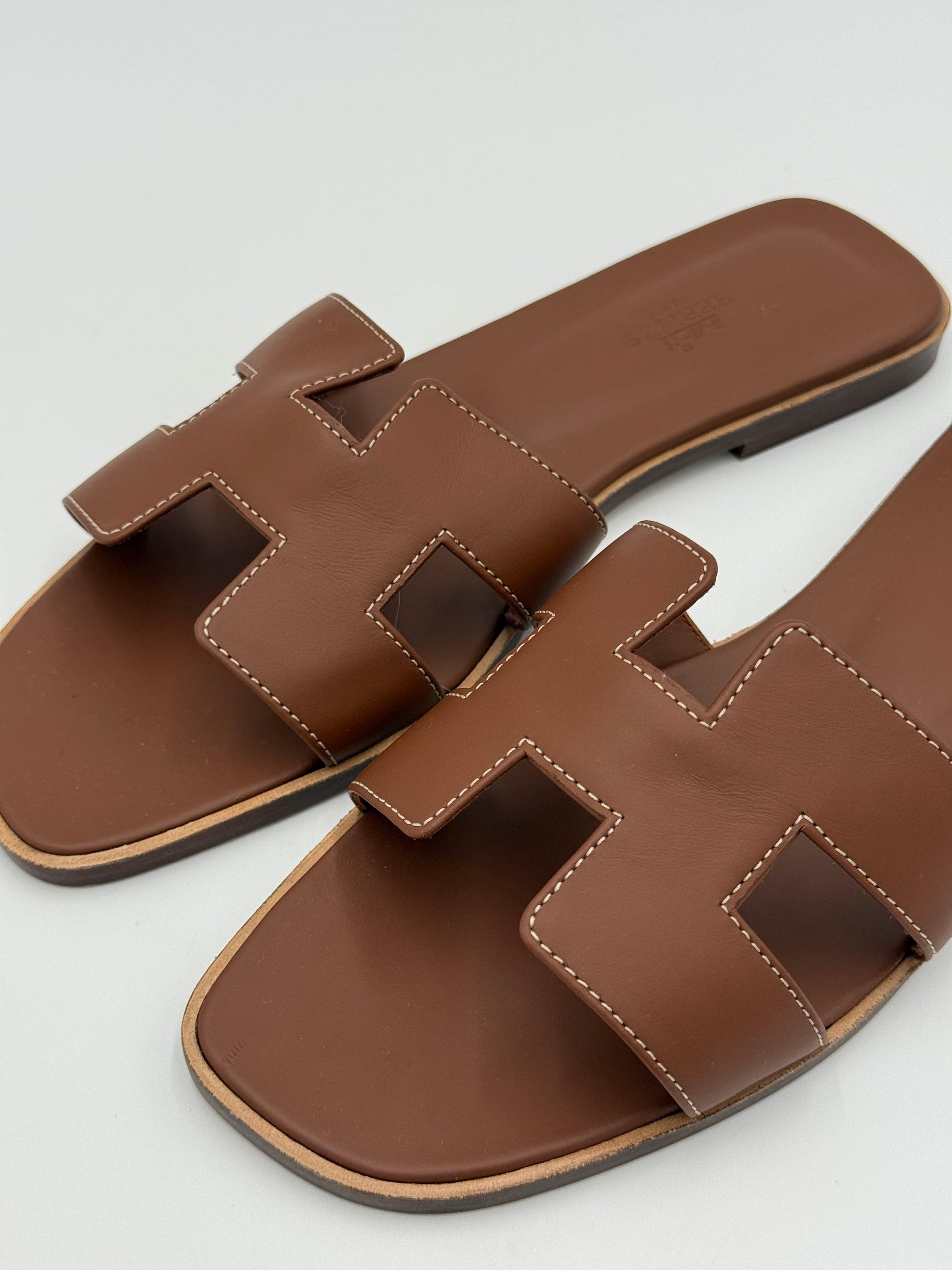 Hermès Sandali Oran in Pelle Gold Marrone - Pally Vintage Closet