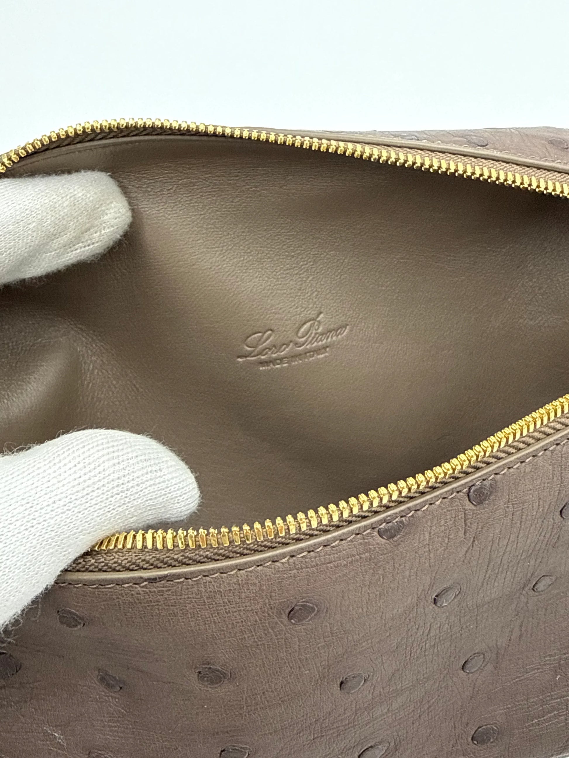 Loro-Piana-Borsa-Extra-Pocket-L19-Pelle-di-Struzzo-Taupe-70314482565444 - Pally Vintage Closet
