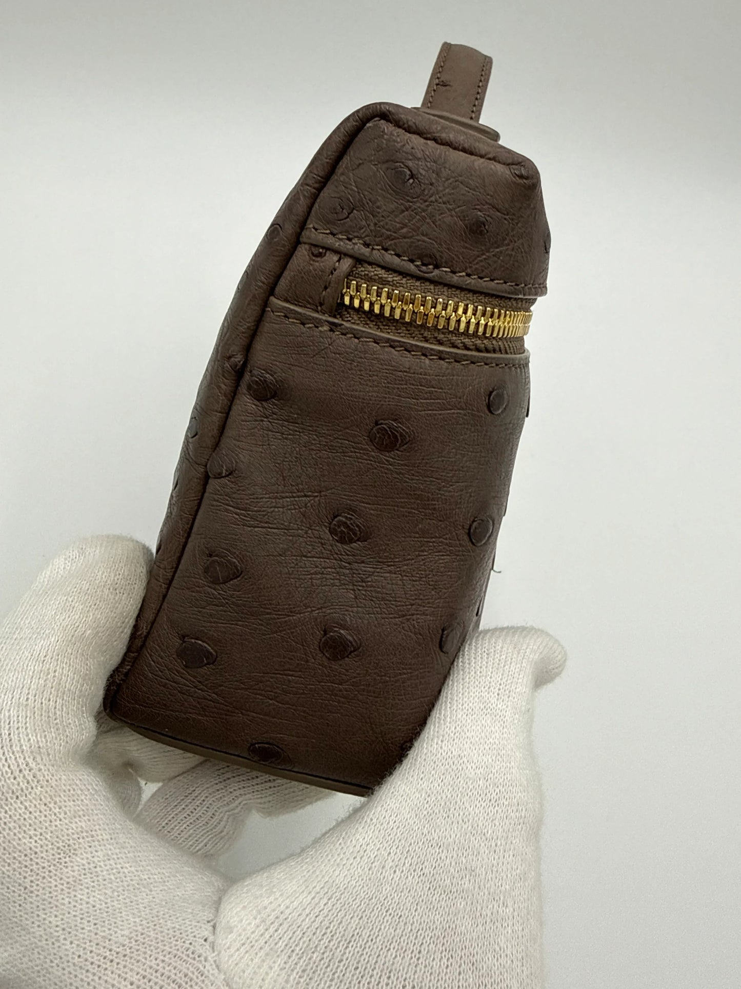 Loro-Piana-Borsa-Extra-Pocket-L19-Pelle-di-Struzzo-Taupe-70314482630980 - Pally Vintage Closet