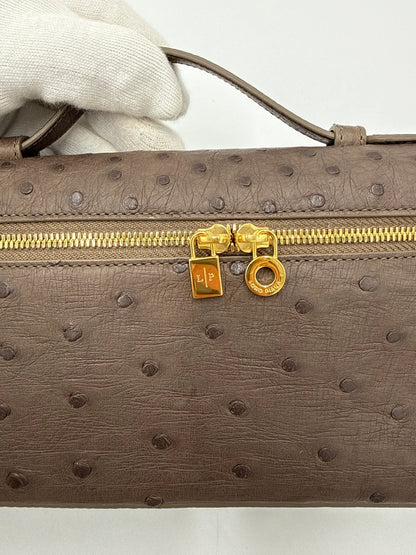 Loro-Piana-Borsa-Extra-Pocket-L19-Pelle-di-Struzzo-Taupe-70314482860356 - Pally Vintage Closet