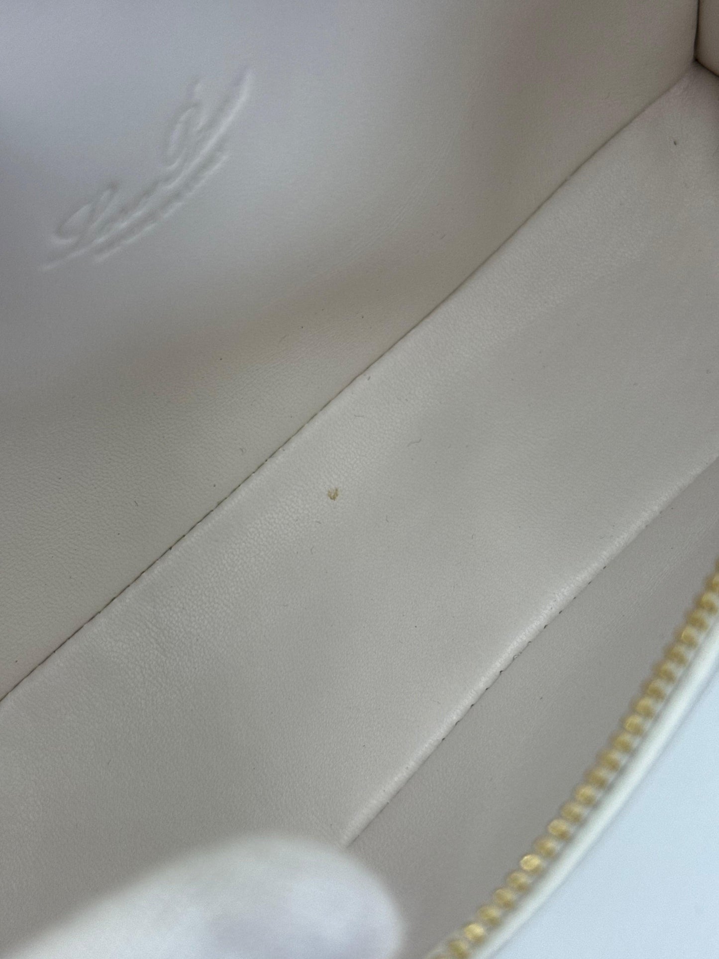 Loro Piana Borsa Extra Pocket L19 Pelle di Vitello Martellata Bianca - Pally Vintage Closet