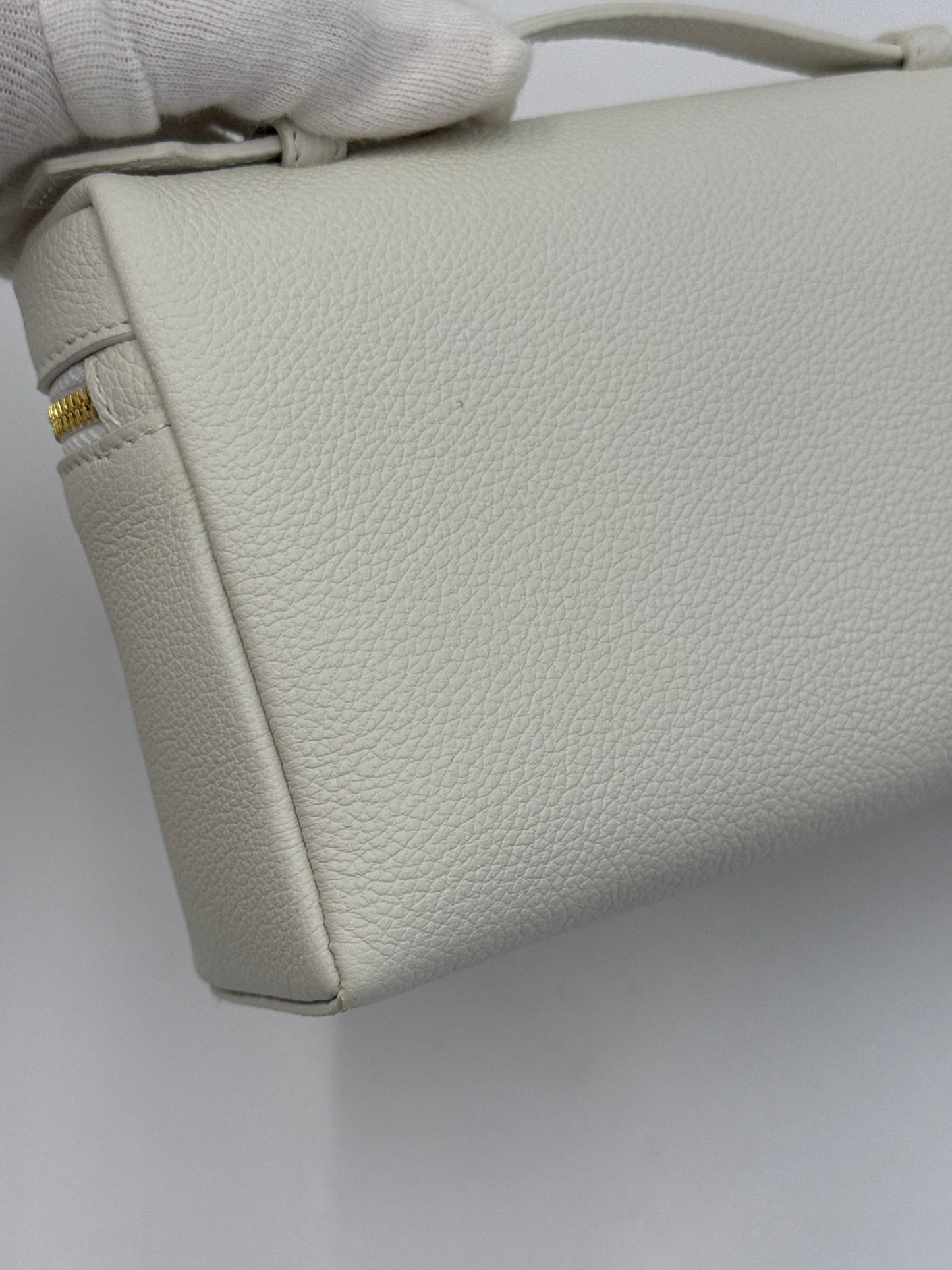 Loro Piana Borsa Extra Pocket L19 Pelle di Vitello Martellata Bianca - Pally Vintage Closet