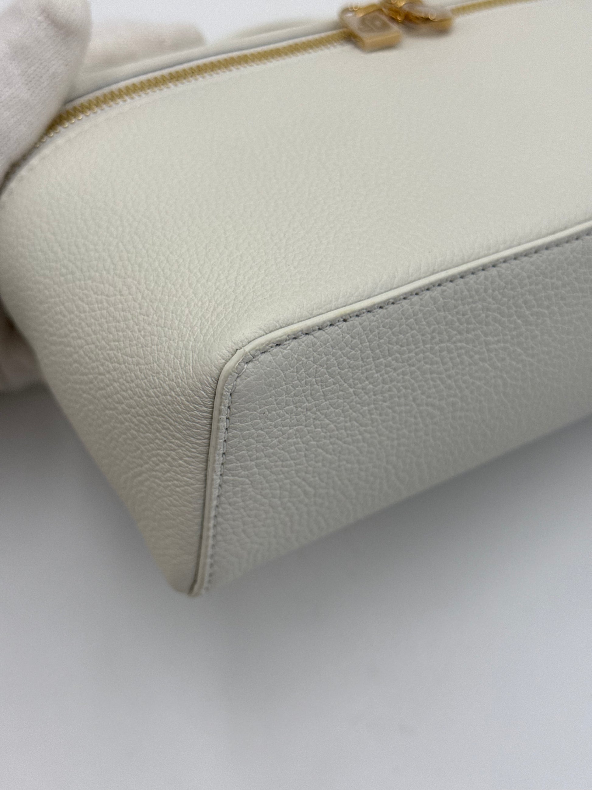 Loro Piana Borsa Extra Pocket L19 Pelle di Vitello Martellata Bianca - Pally Vintage Closet