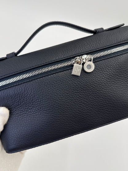 Loro Piana Borsa Extra Pocket L19 Pelle di Vitello Martellata Blu Navy - Pally Vintage Closet
