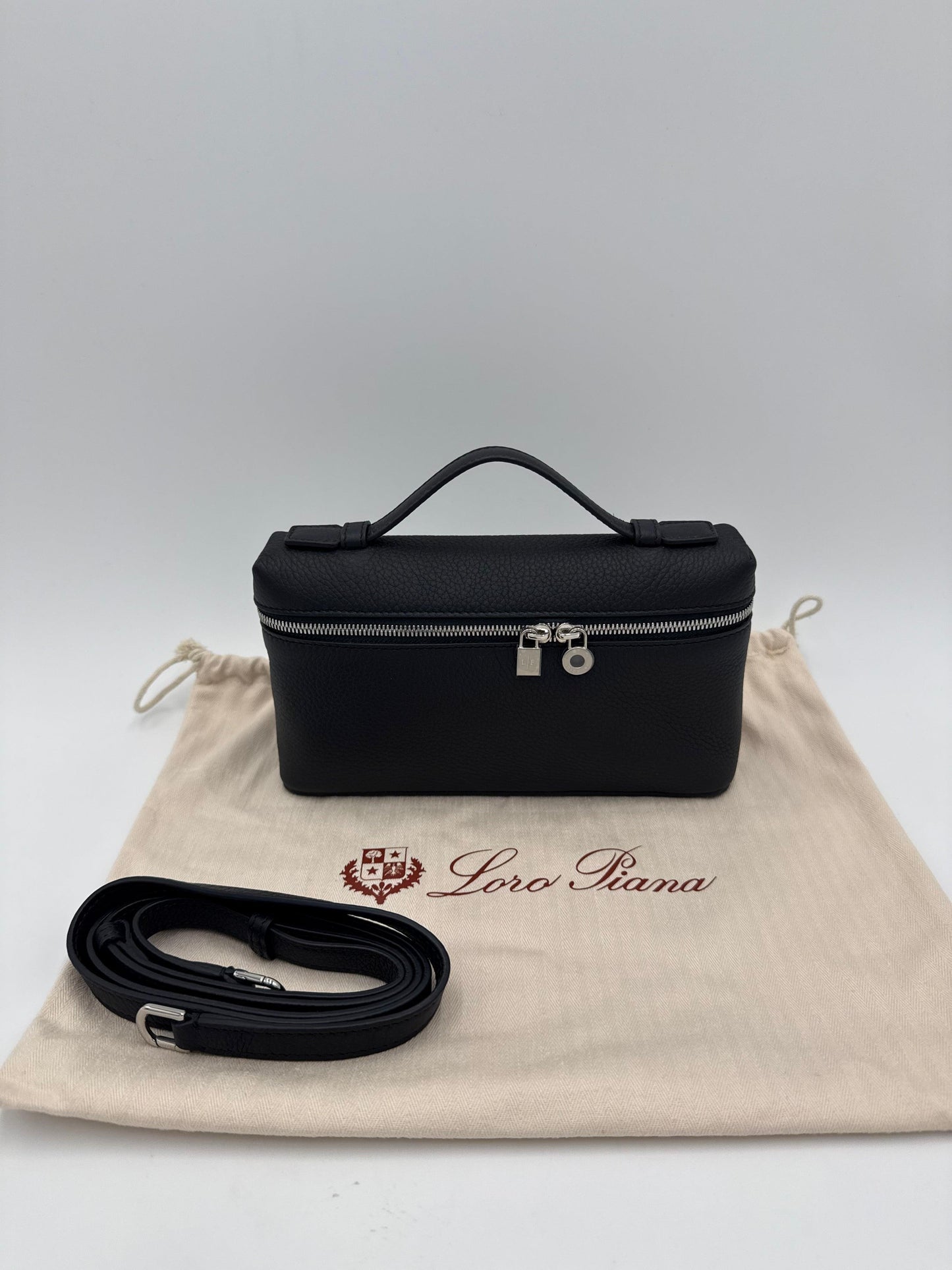 Loro Piana Borsa Extra Pocket L19 Pelle di Vitello Martellata Blu Navy - Pally Vintage Closet