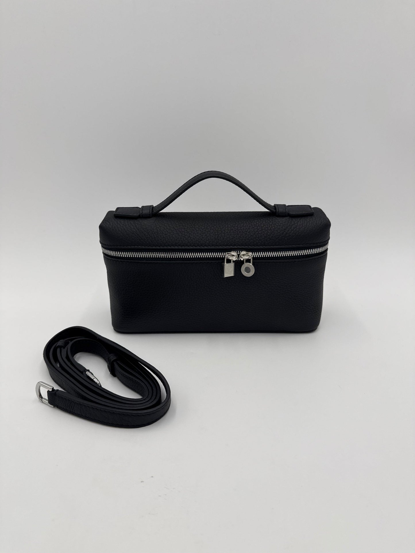 Loro Piana Borsa Extra Pocket L19 Pelle di Vitello Martellata Blu Navy - Pally Vintage Closet